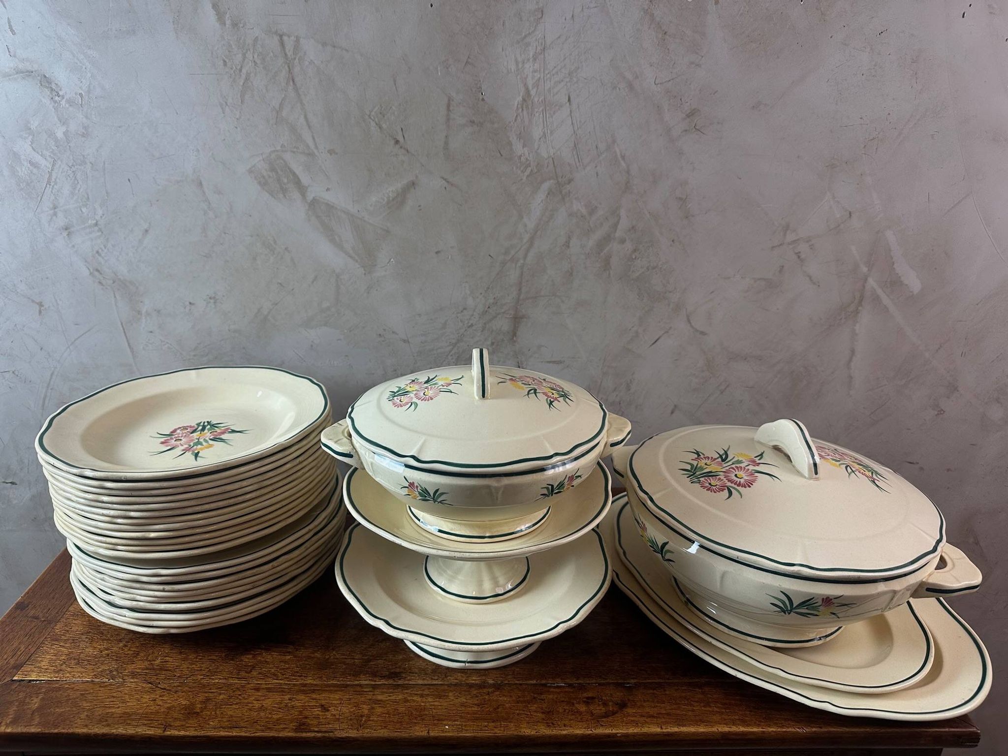 Hand painted Gien service