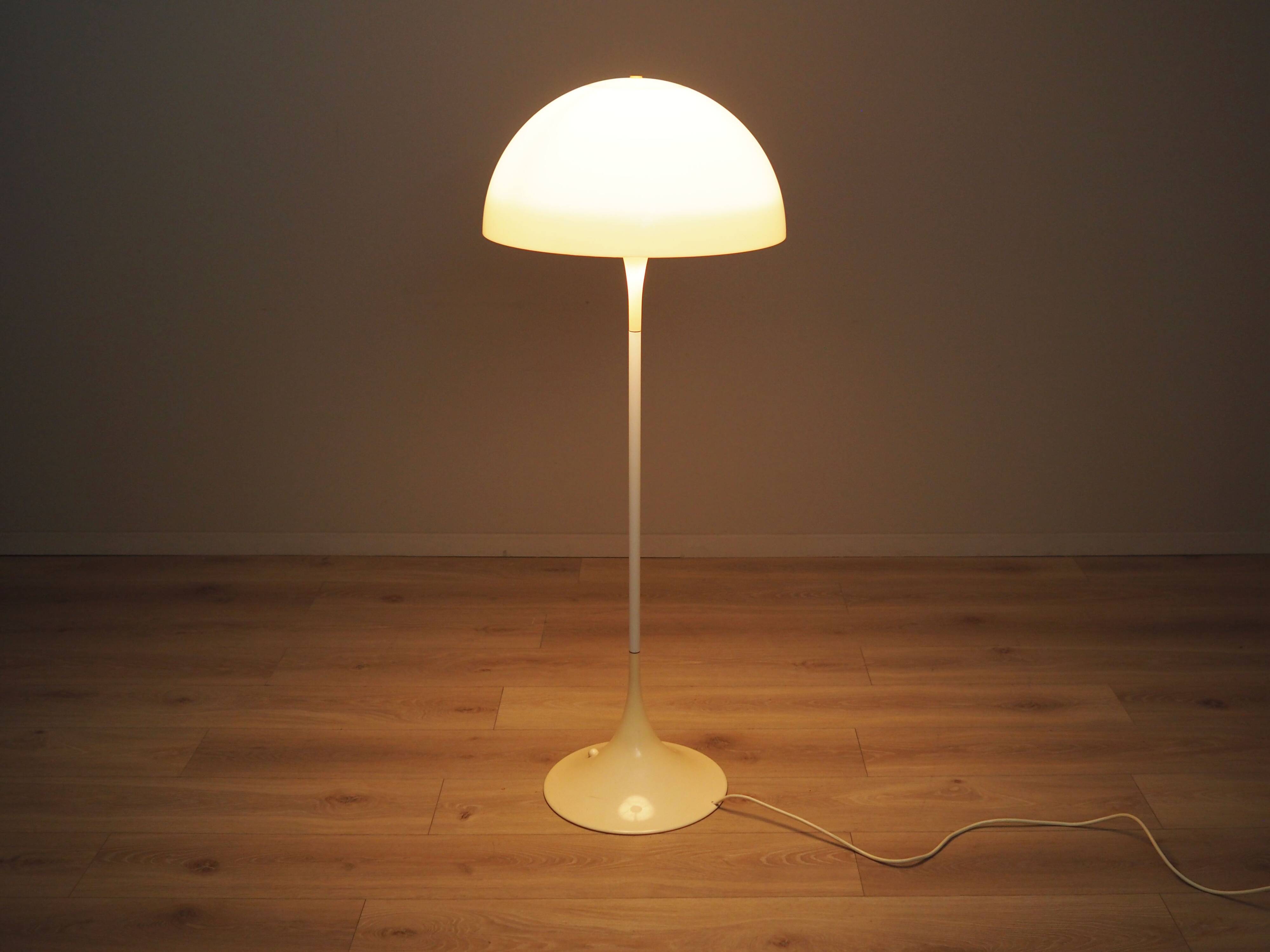 Floor lamp Panthella, Danish design, 1970s, manufacturer: Louis Poulsen, de