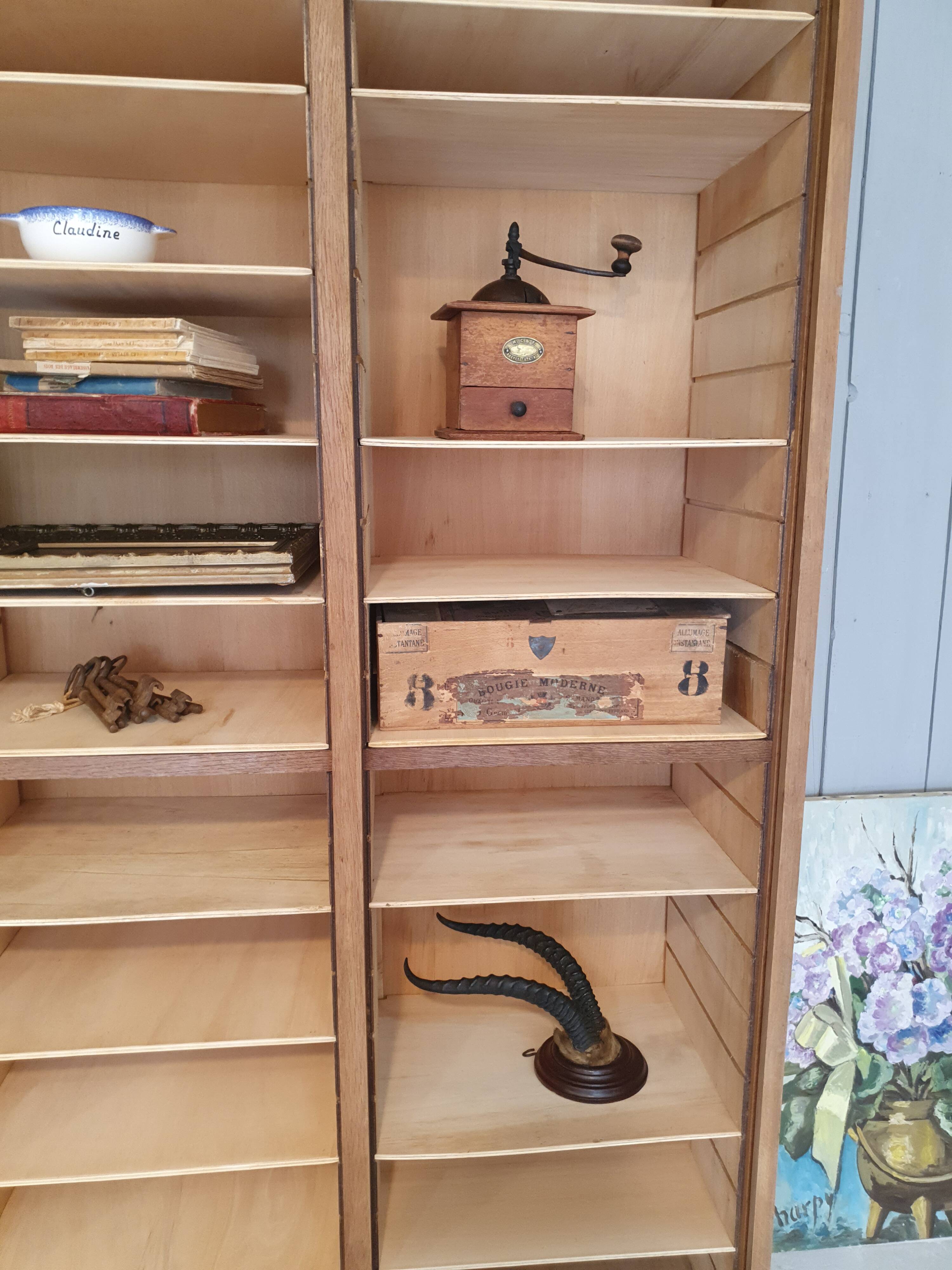 Double curtain cabinet