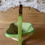 Apple-shaped fruit basket or trivet