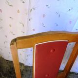 Set of 5 wooden chairs and red skaï