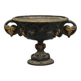 Bronze pedestal bowl with leaf decoration