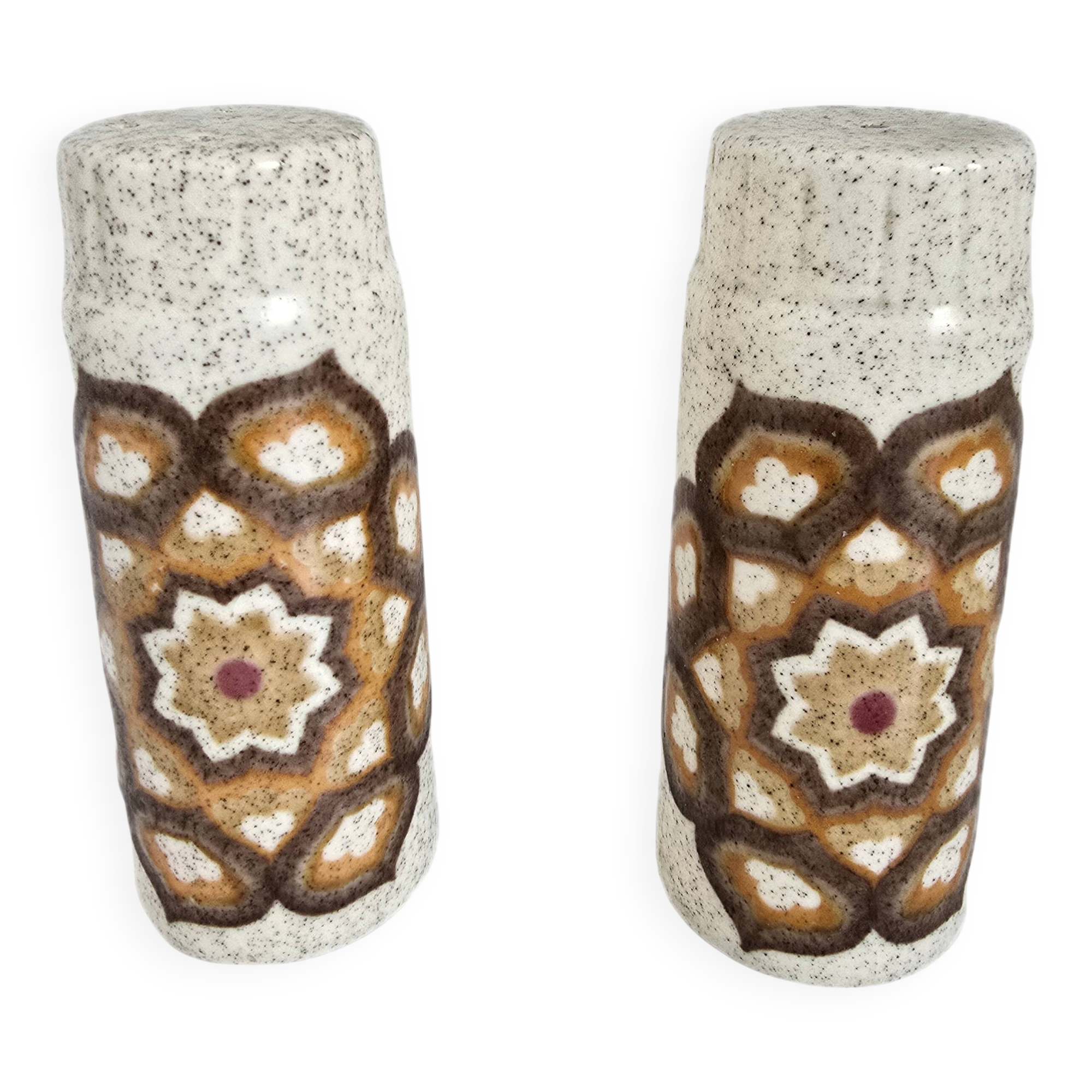 Pair of Royal Worcester Palissy salt and pepper shakers, Kalabar, 1970s.