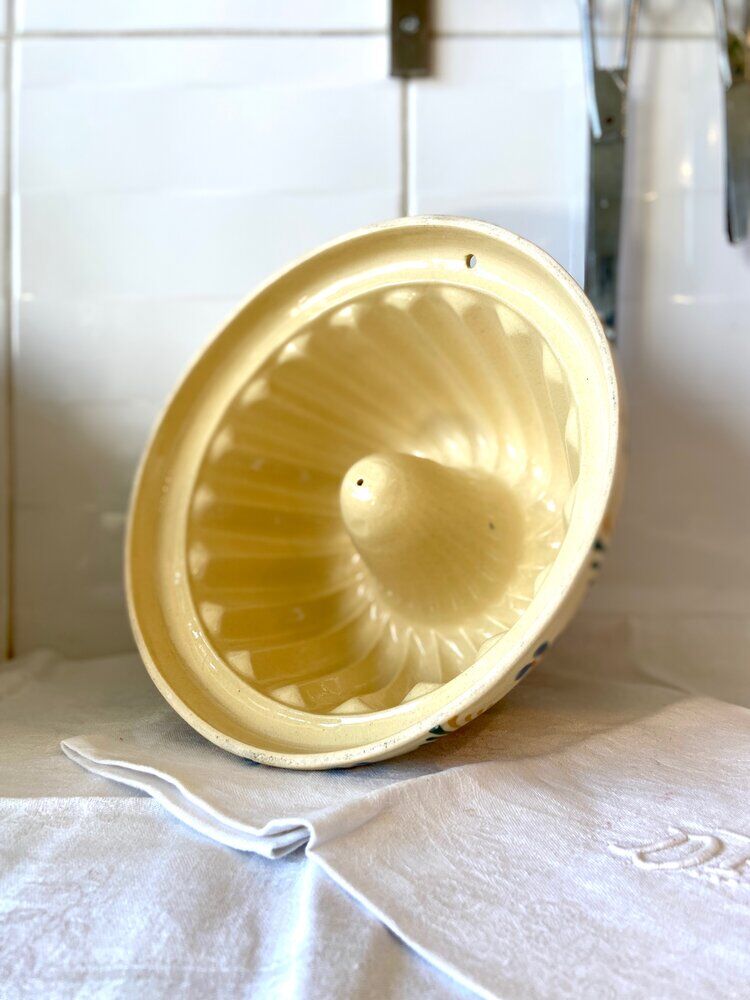 Glazed ceramic kougelhopf mould