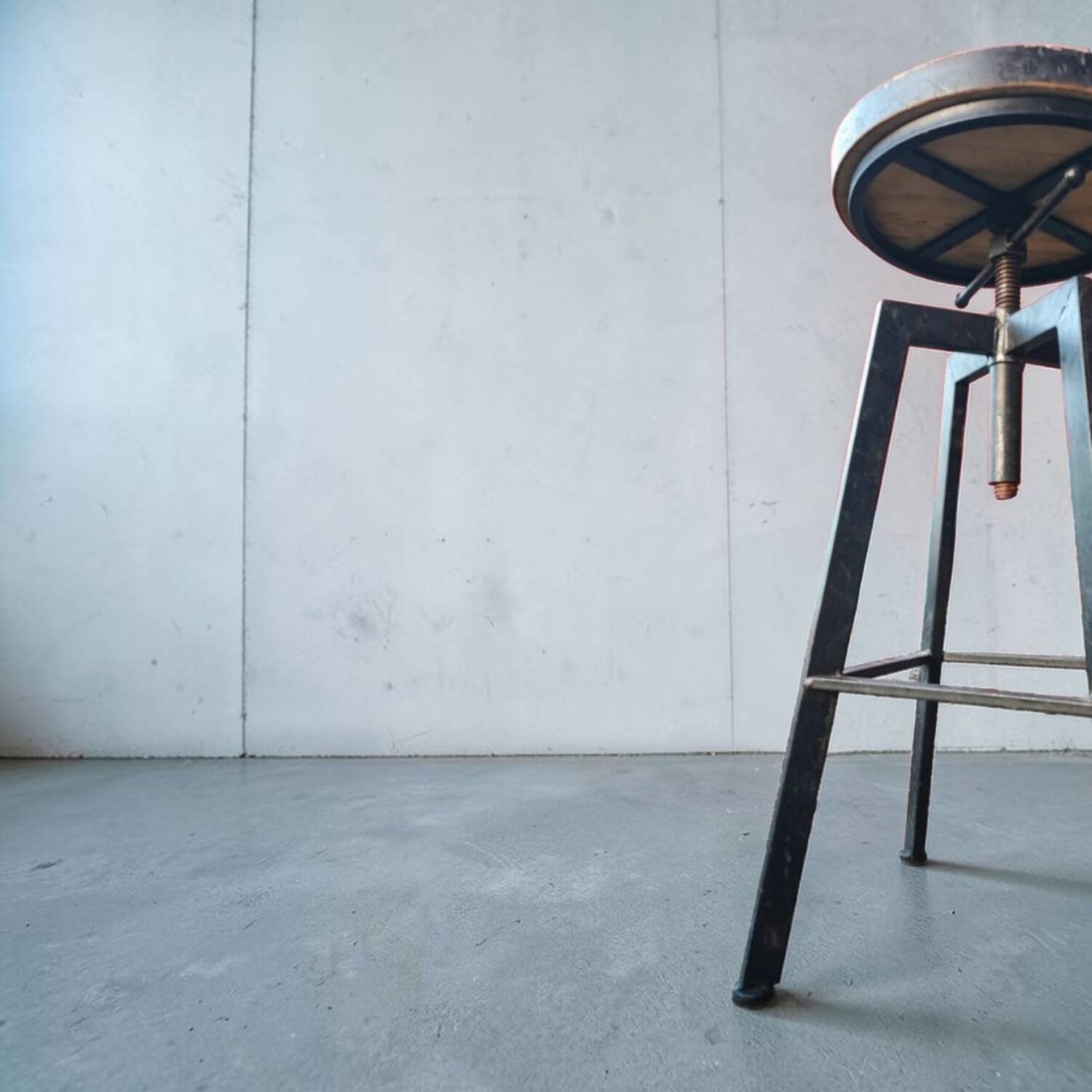 Adjustable industrial stool