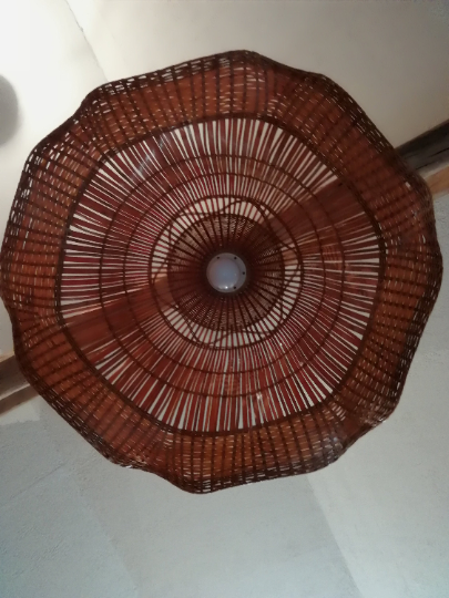 Suspension en rotin vintage forme tulipe
