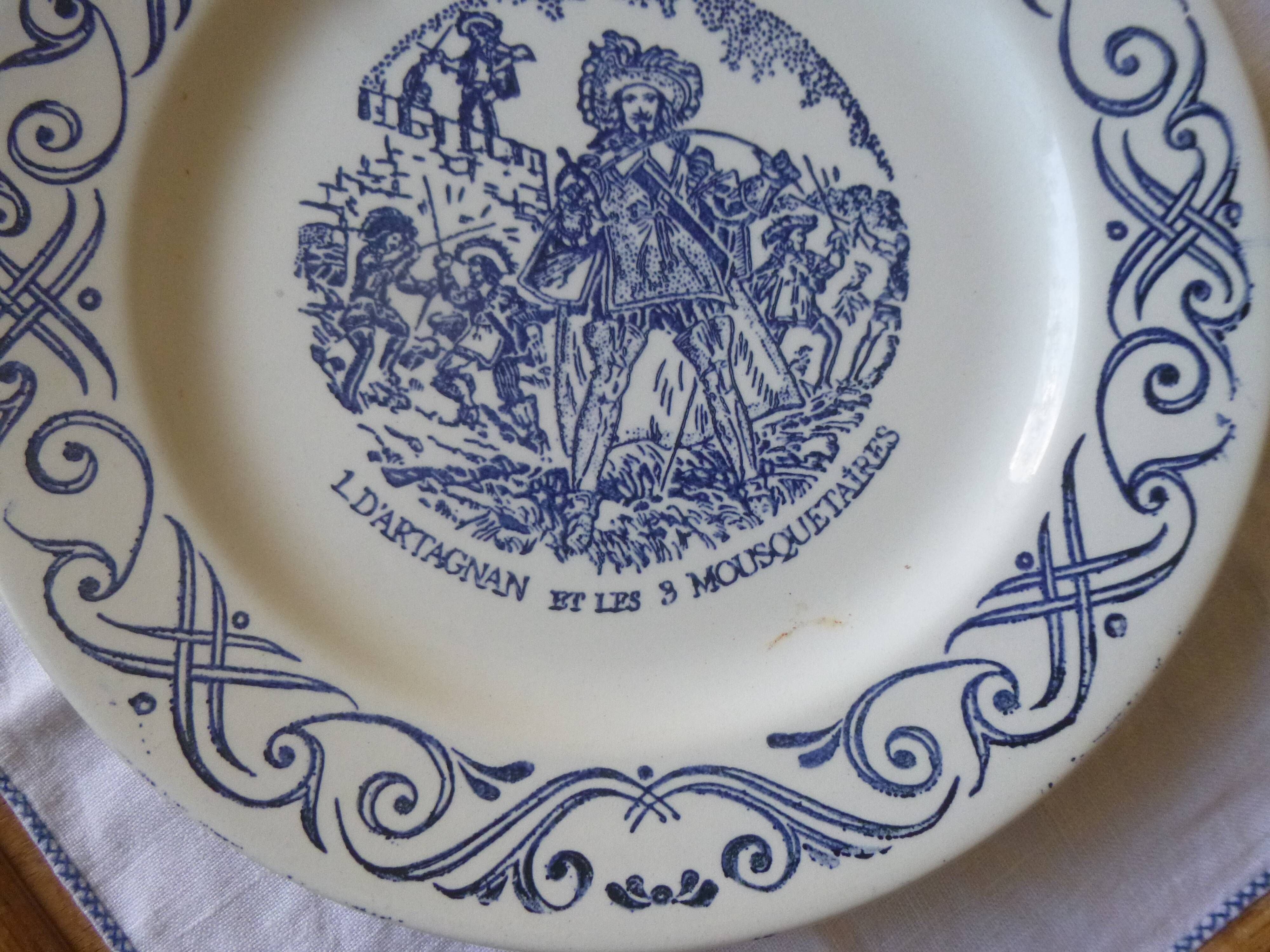 3 Yoplait advertising plates - The 3 musketeers
