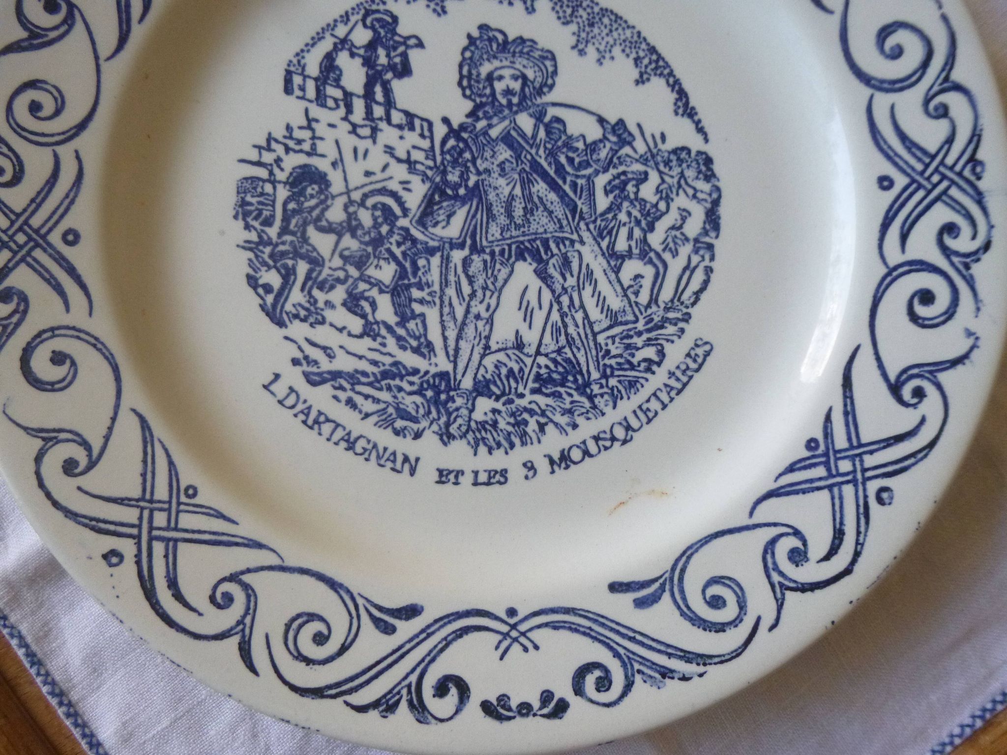 3 Yoplait advertising plates - The 3 musketeers