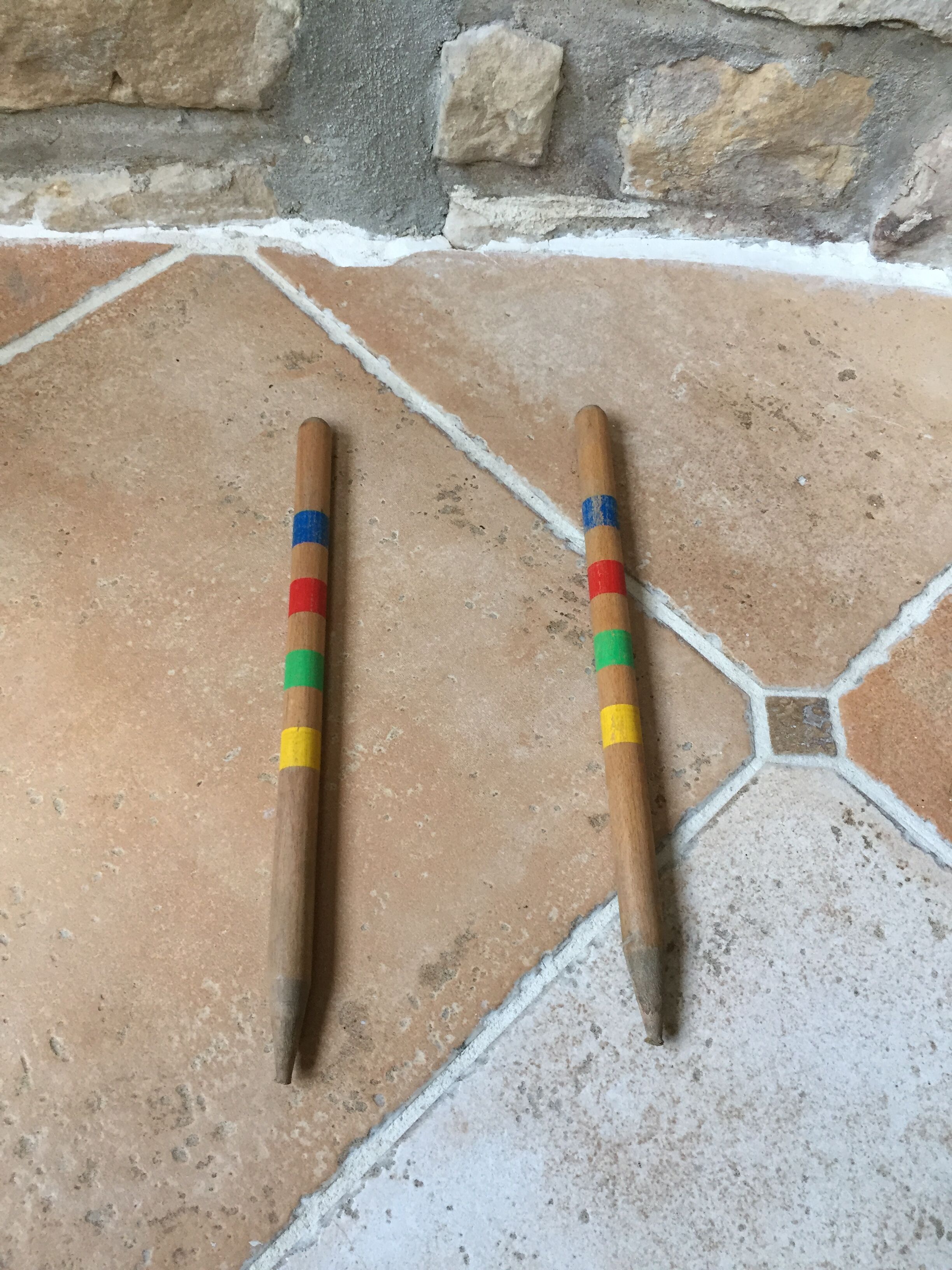 Jeu de croquet ancien en bois dans son charriot à roulettes Selency