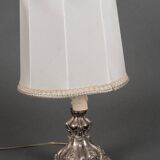 Lampe en argent ou métal argenté de style Louis XIV XIXe abat-jour blanc