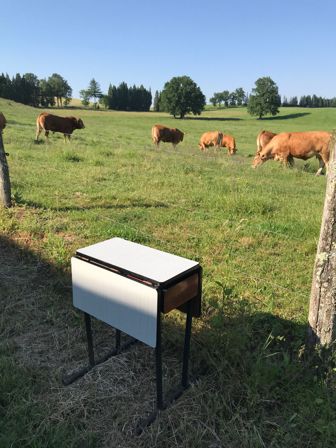 Table formica feet tubes bar