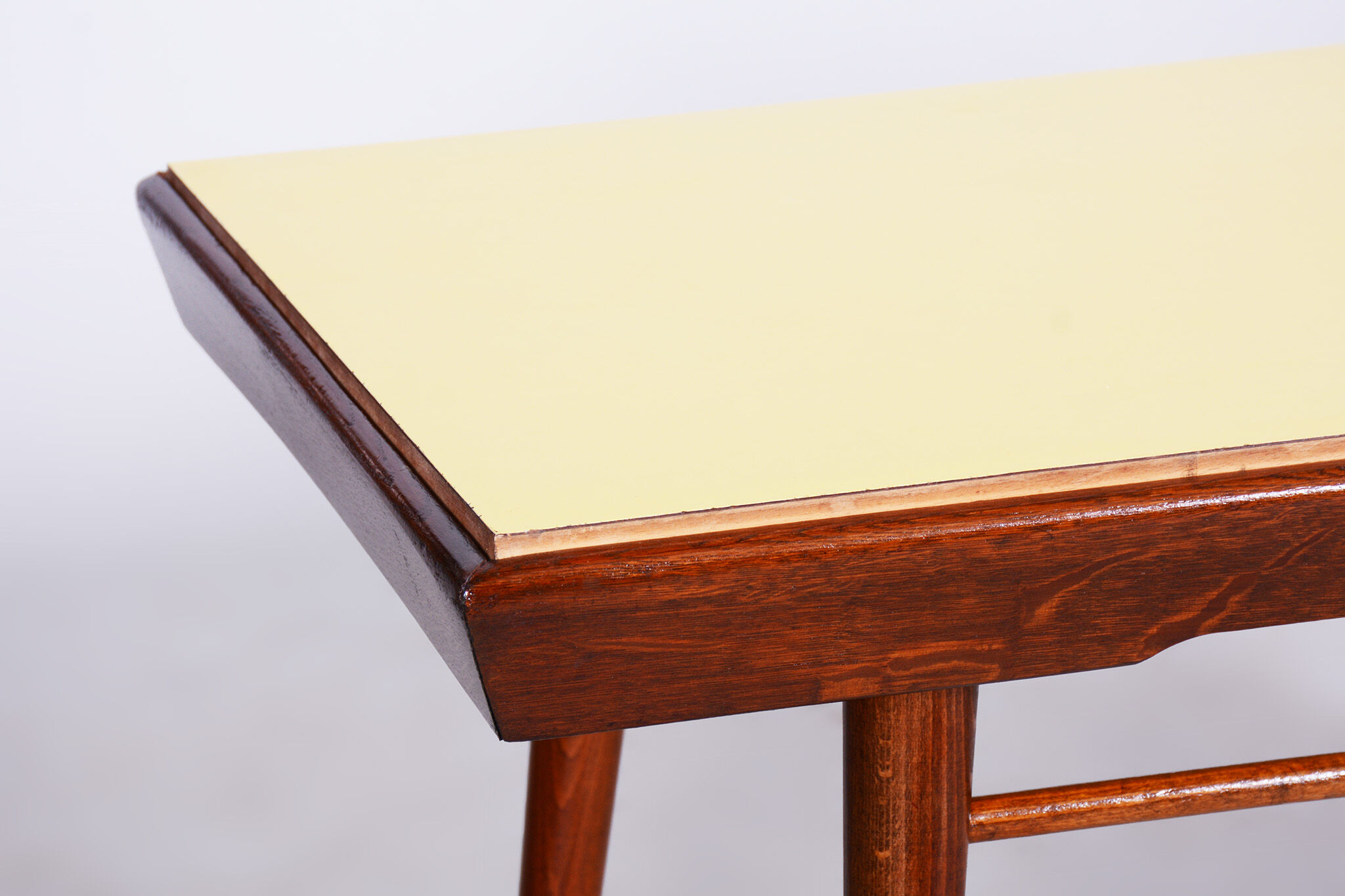 Table basse, plateau pivotant, hêtre, Umakart, Tchéquie, années 1950