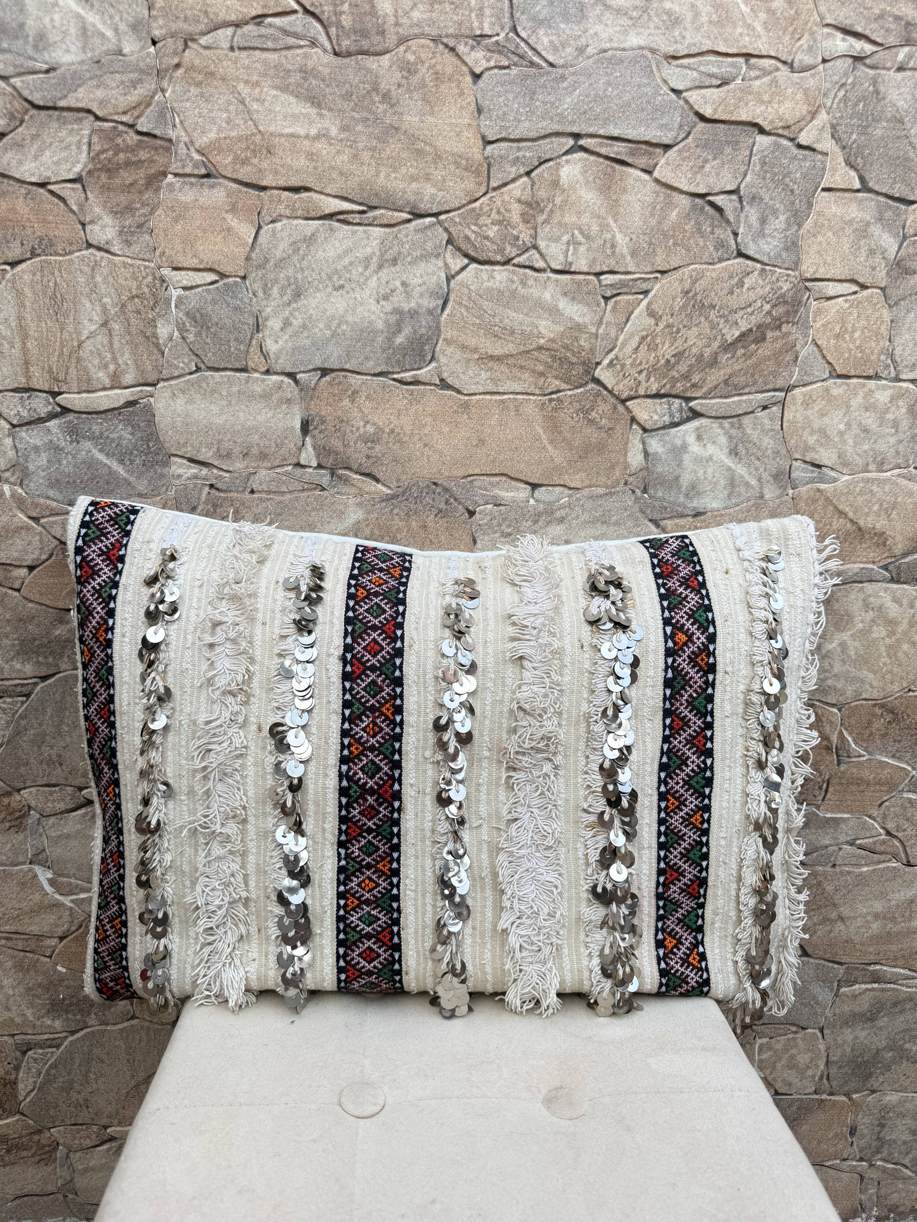 Housse de coussin Handira marocaine : Coussin berbère à sequins (60x40cm)