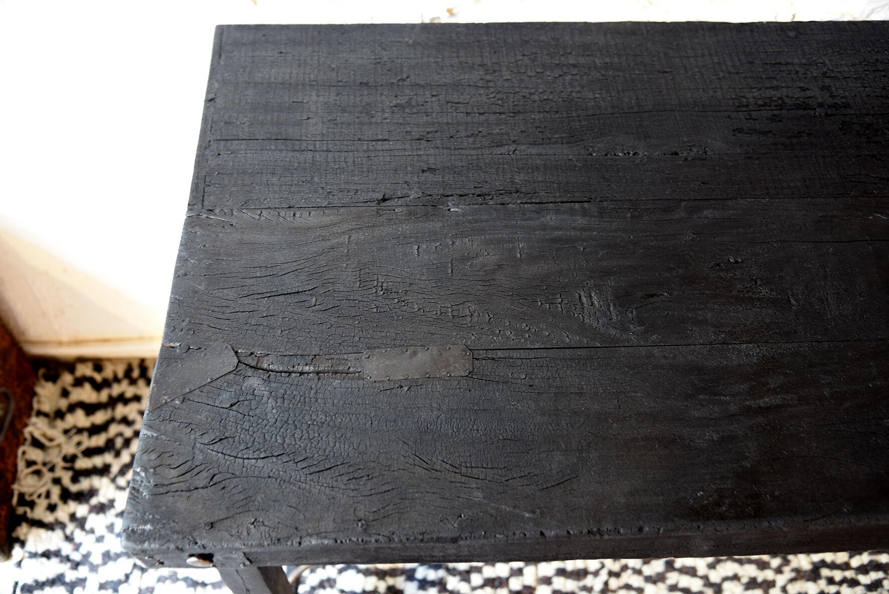 Burnt wood finish table / shou-sugi-ban