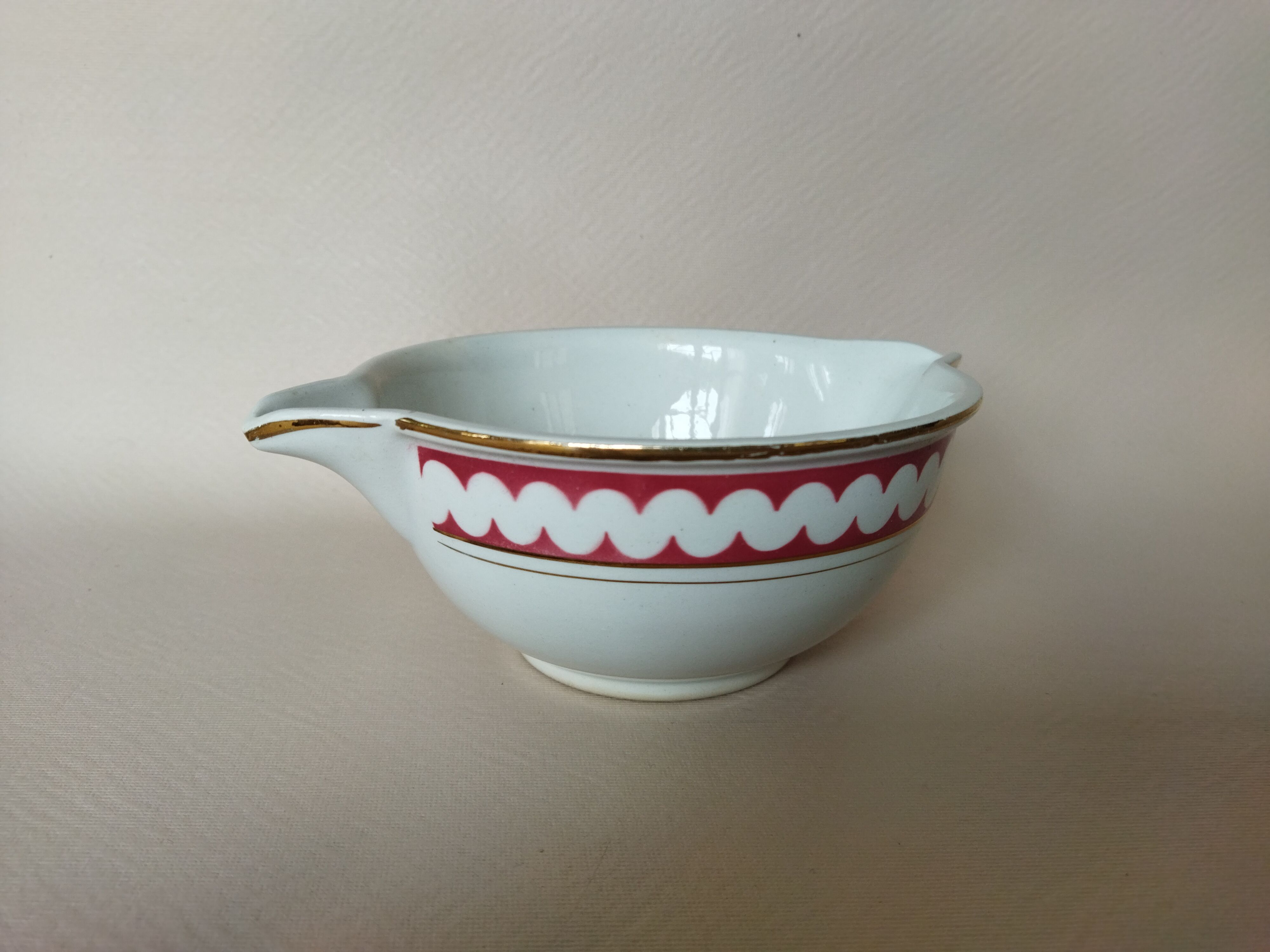 K&G Lunéville sauceboat, Madrigal model