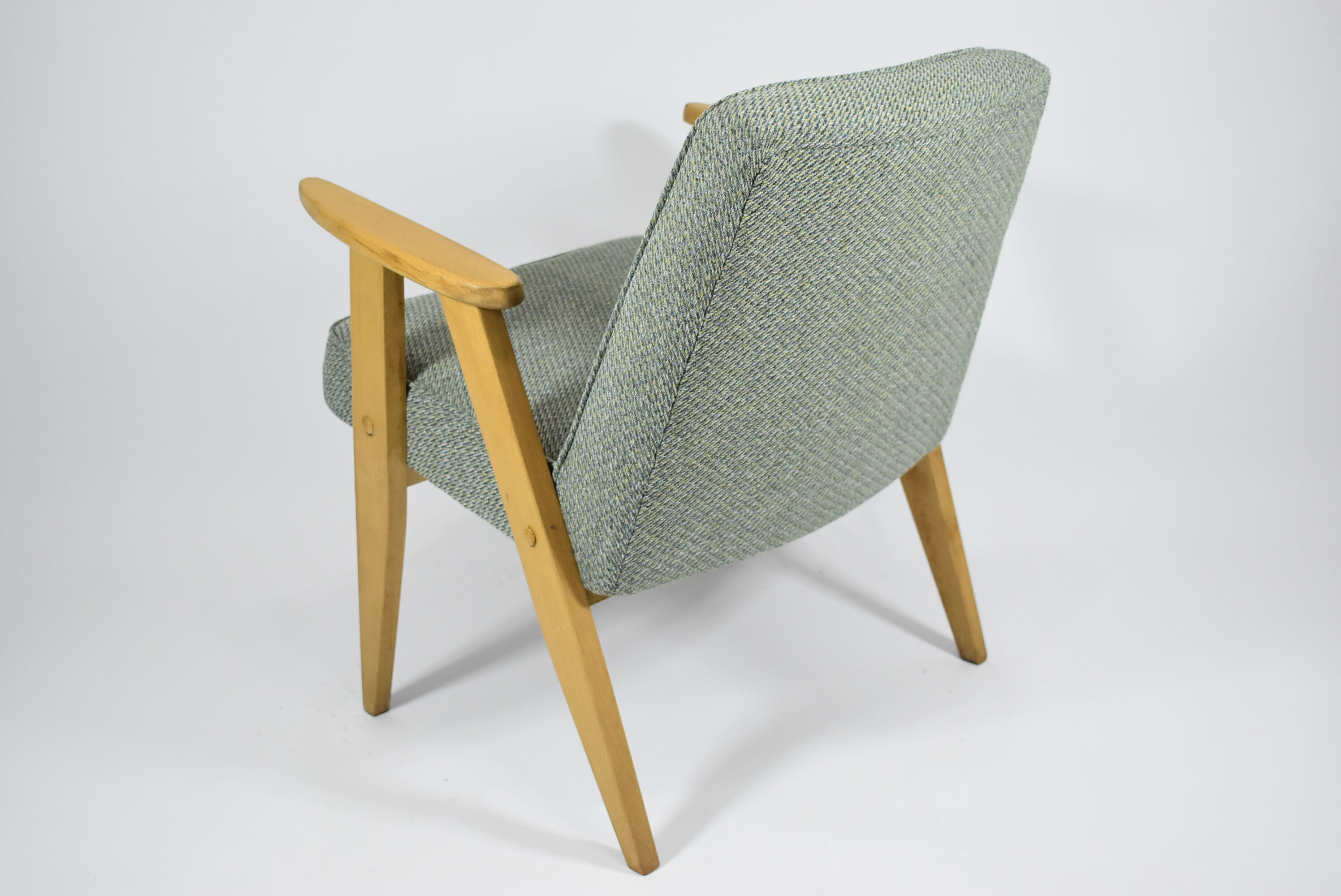 Armchair 366, designer J. hierowski, oak wood, green
