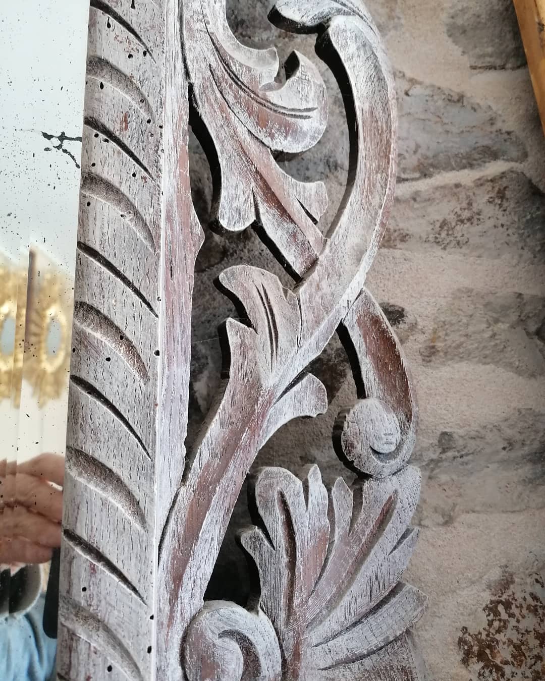Carved wood mirror with white lead patina - 130x83cm