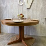 Vintage extendable round table