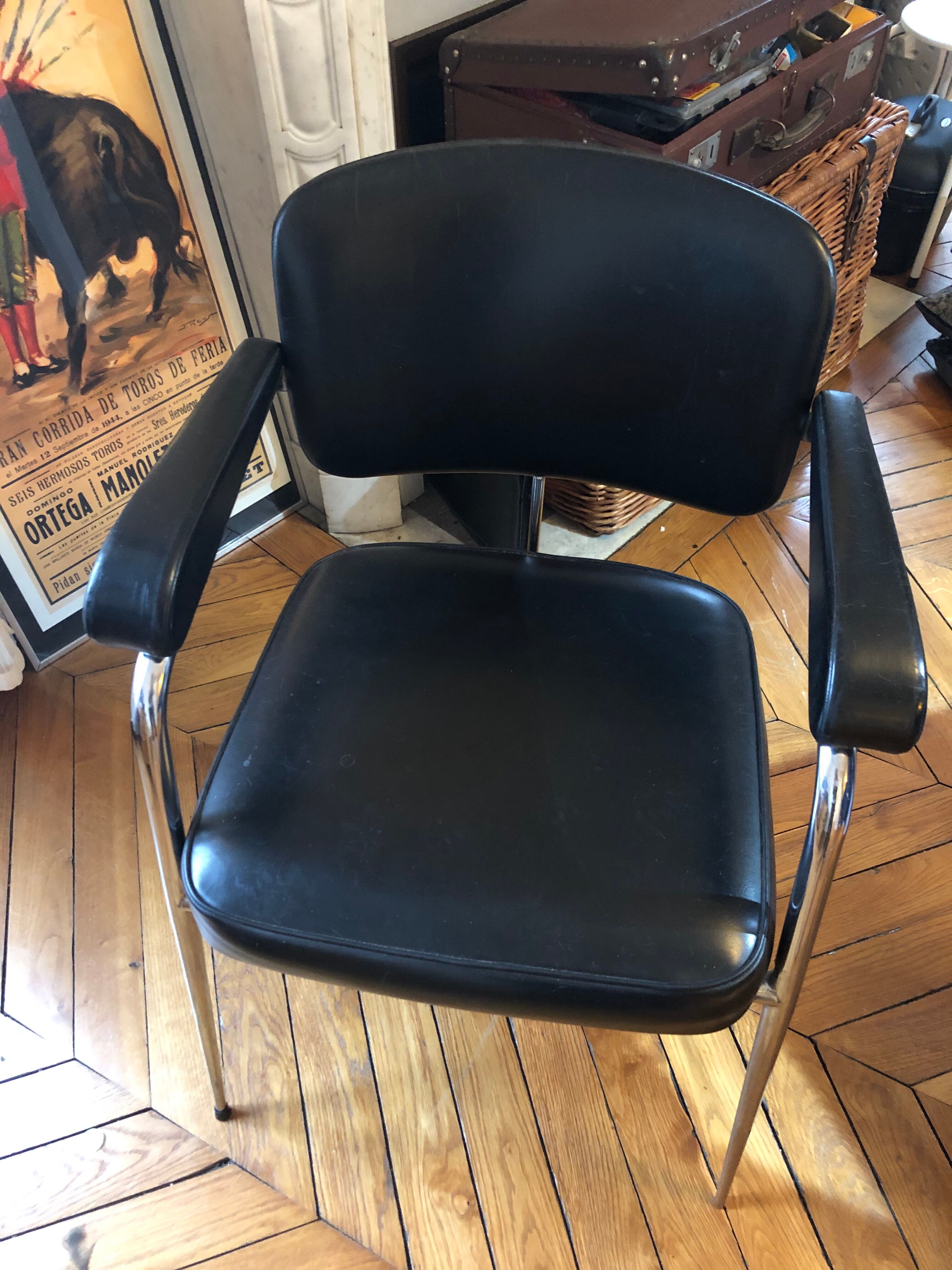 Fauteuil cuir noir et allu design 1960