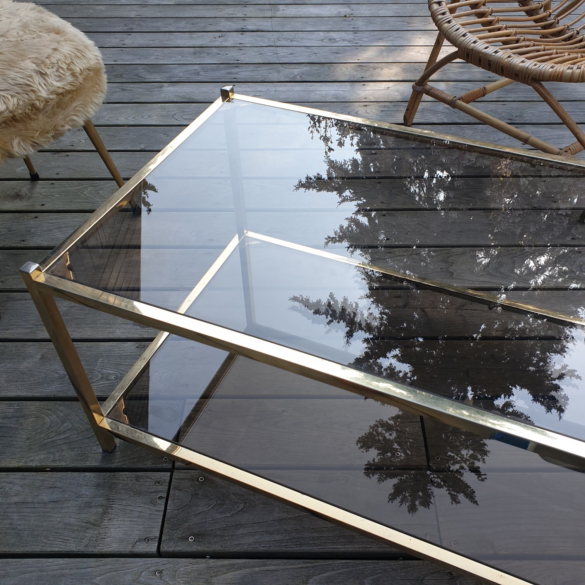 Table basse vintage dorée et verre fumé Rochebobois années 80