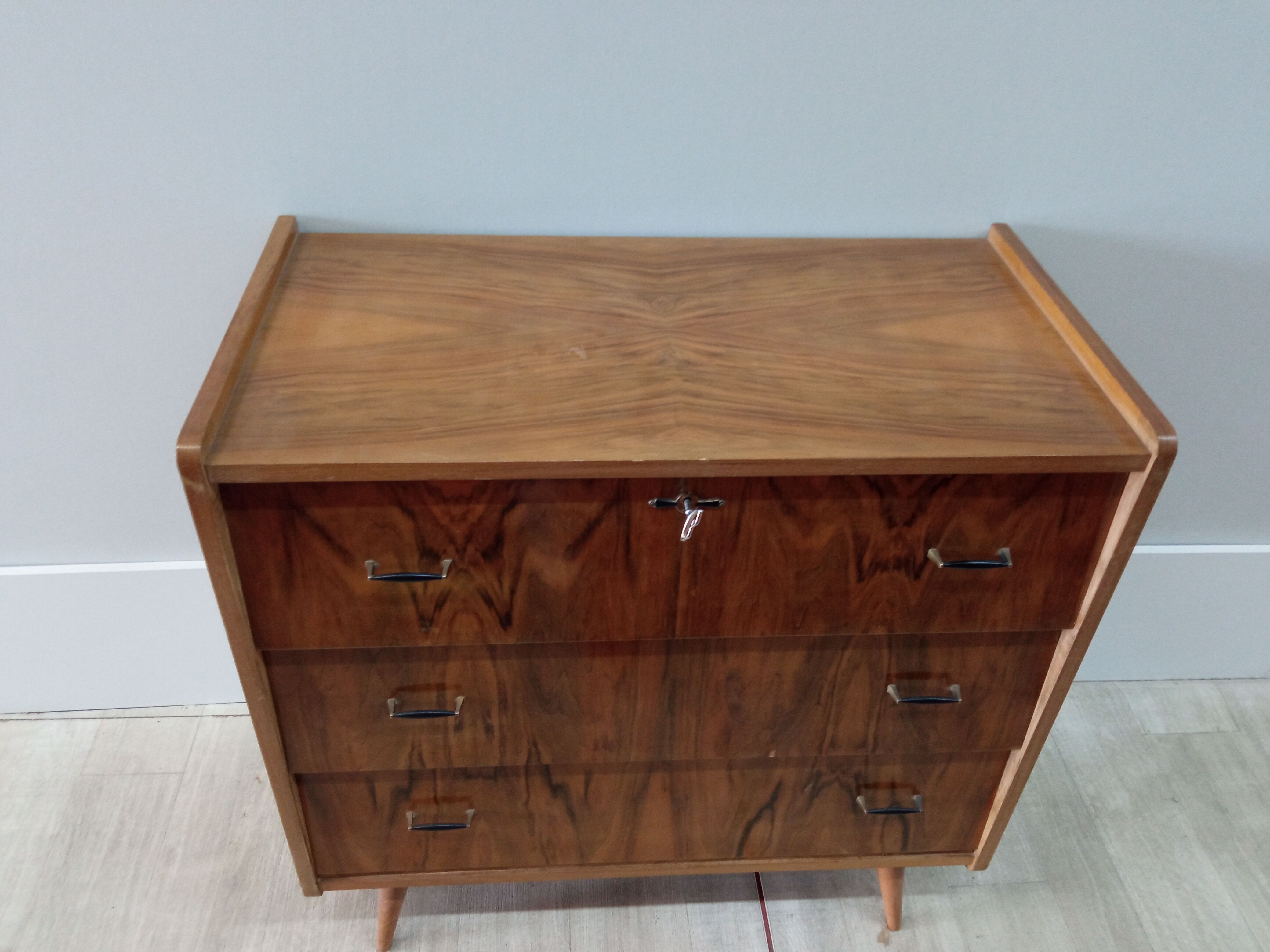 Commodity vintage feet compass