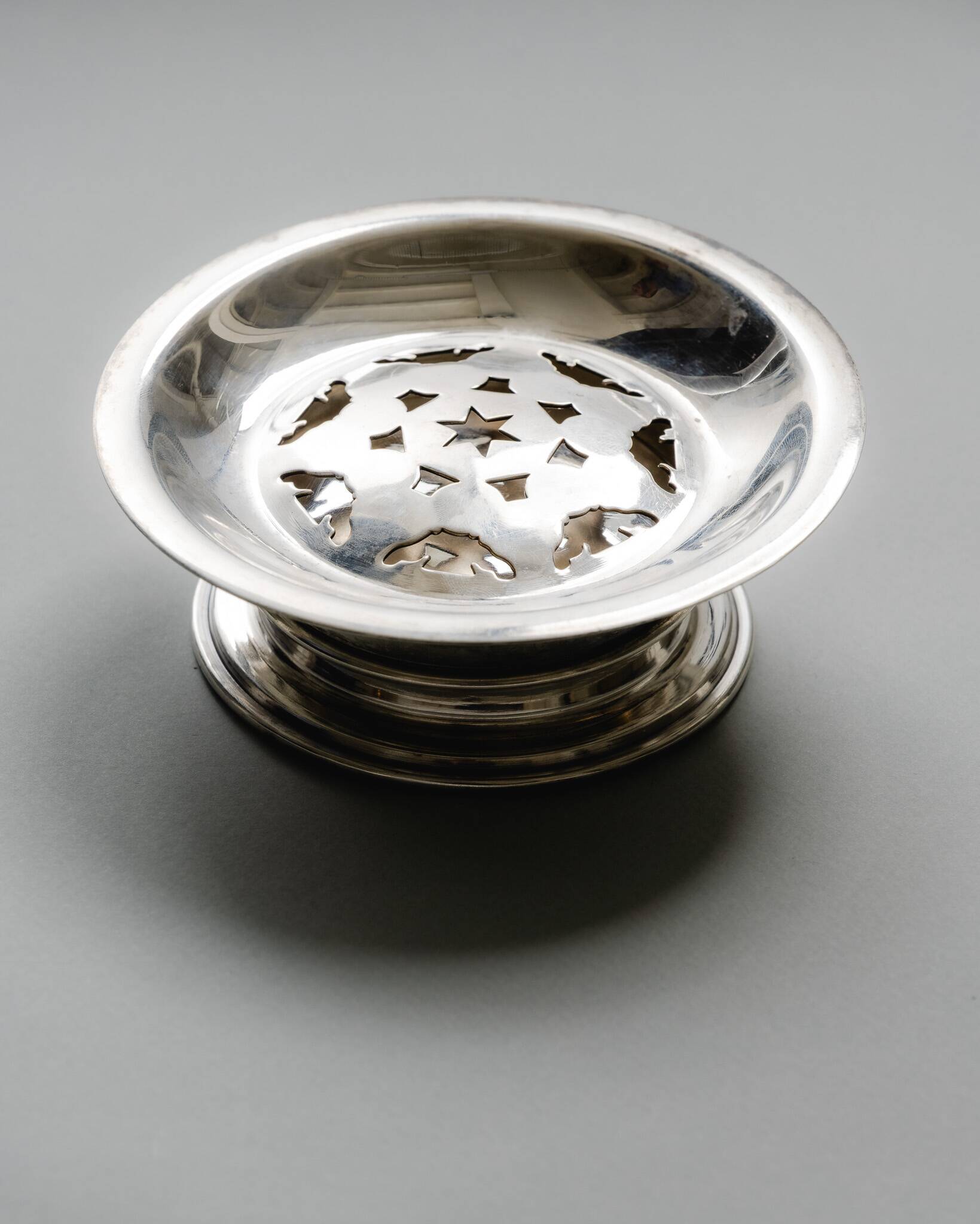 COQUILLOR SILVER-PLATED BUTTER MOLD, 1950s