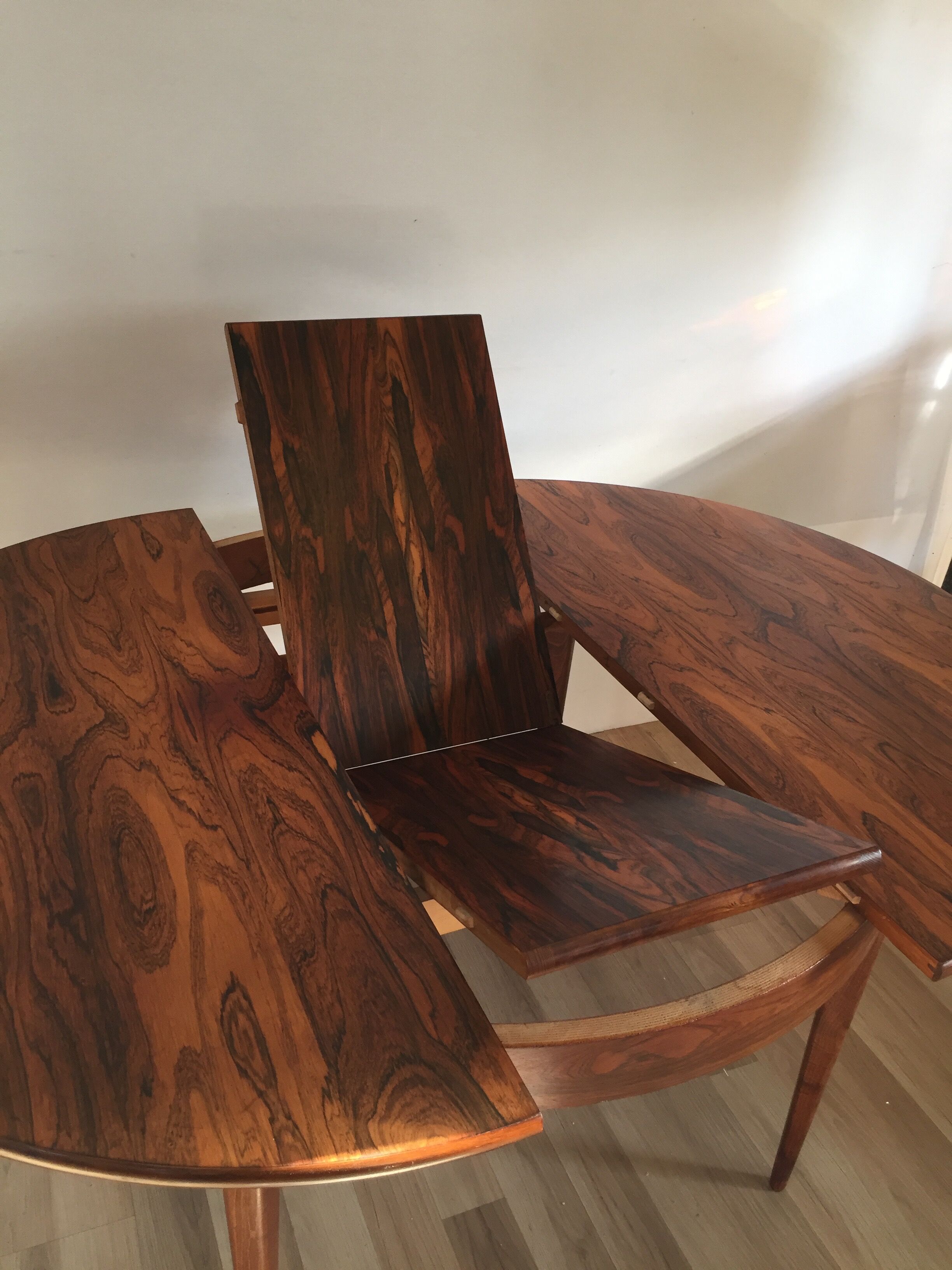 Rio rosewood table