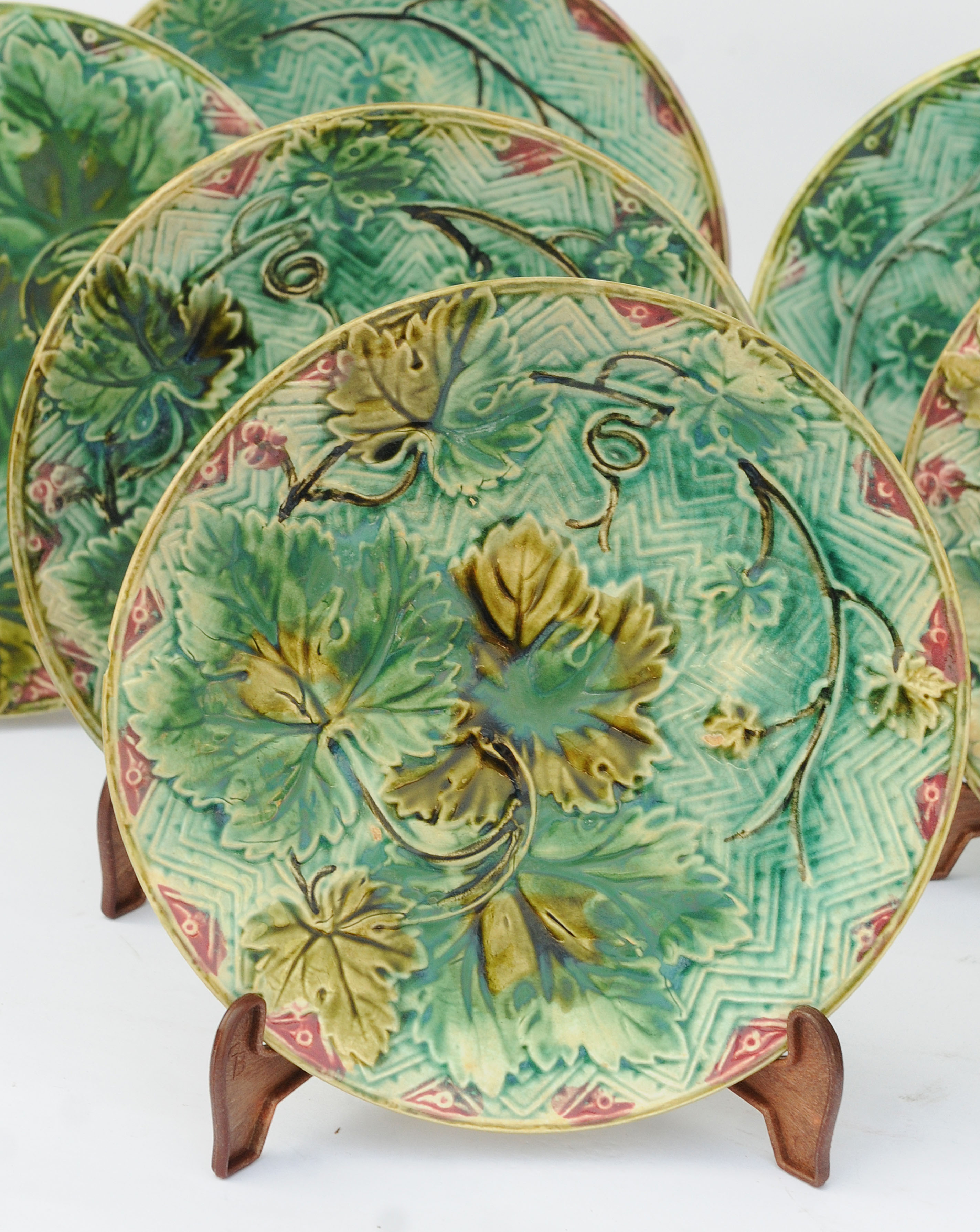 Series of 8 plates made of sarreguemines earthenware