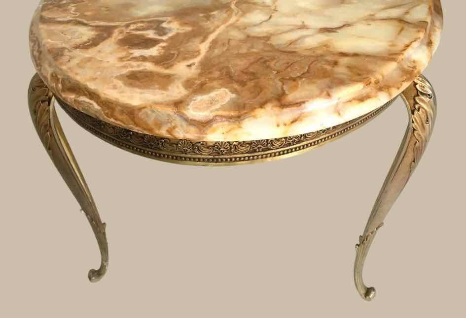 Oval coffee table in onyx and brass 1950