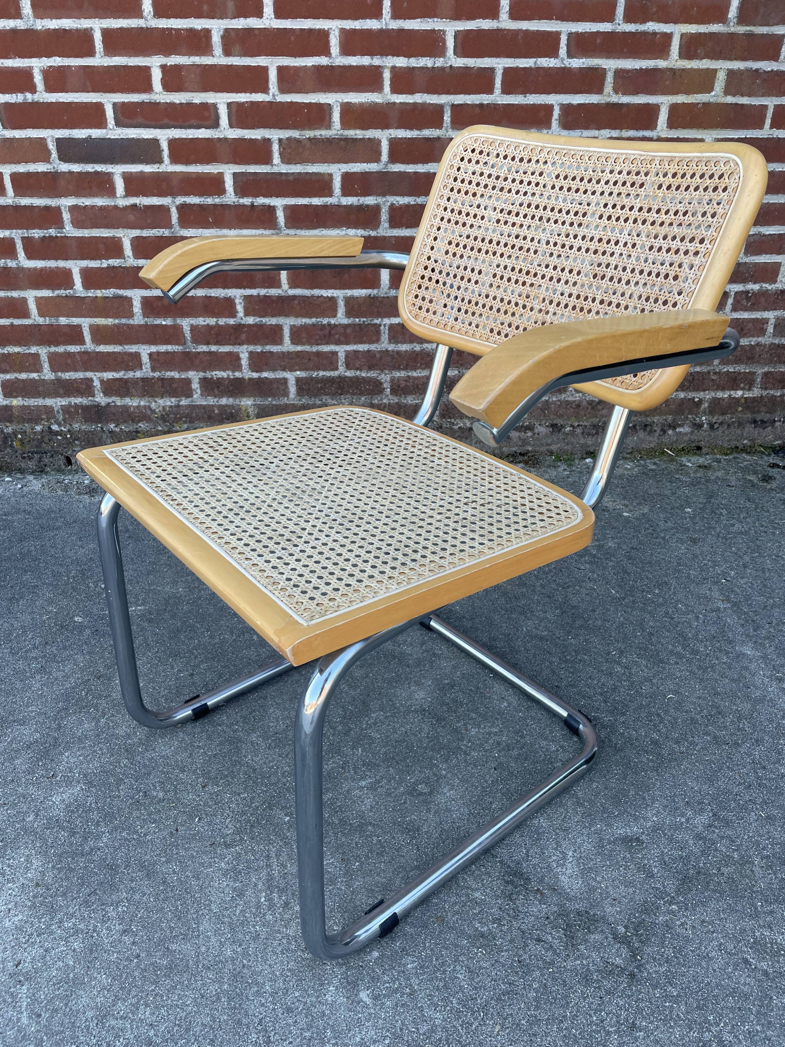 Cesca chair B64 with armrests by Marcel Breuer Design