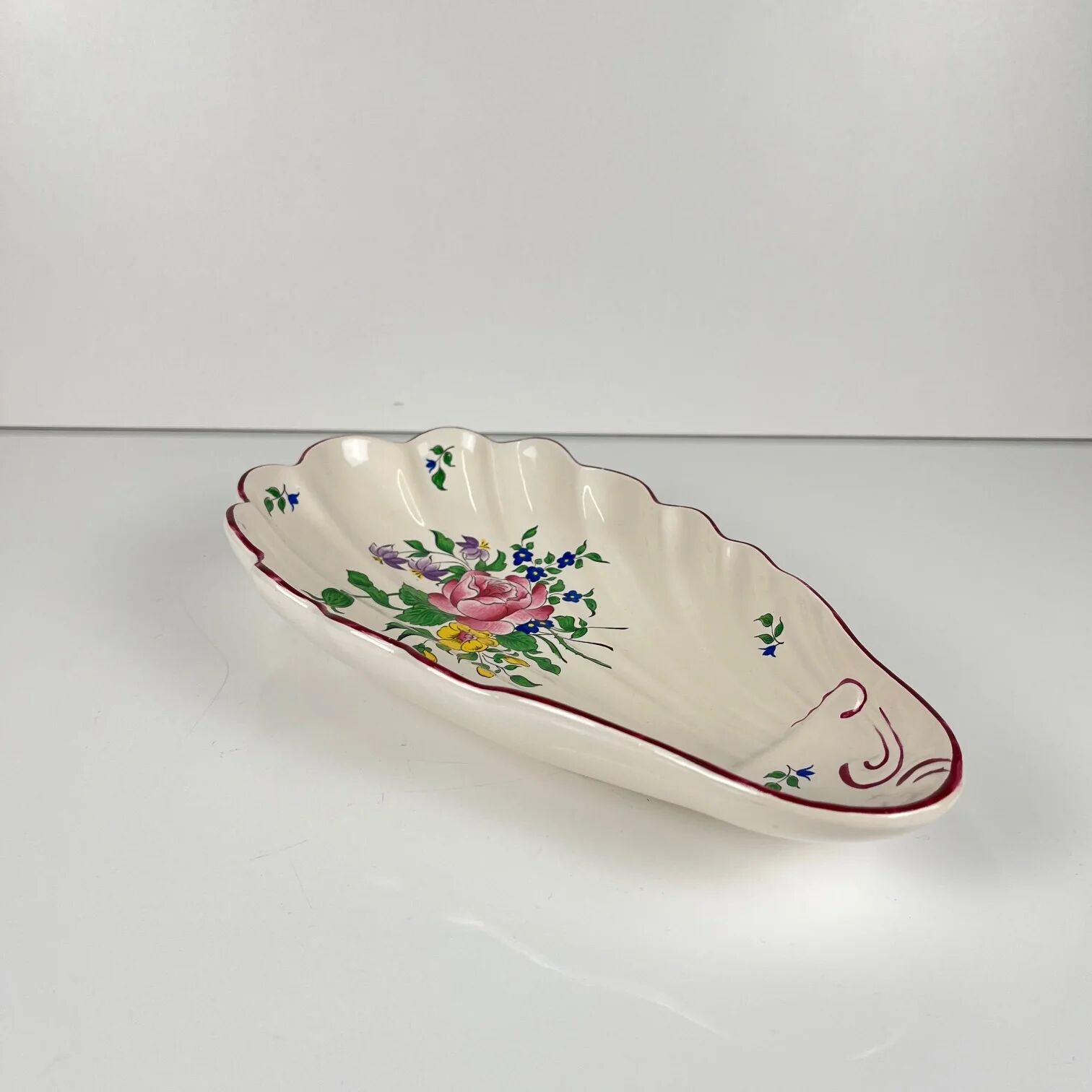 Ravier shell KG Lunéville, model "Réverbère", rose pattern
