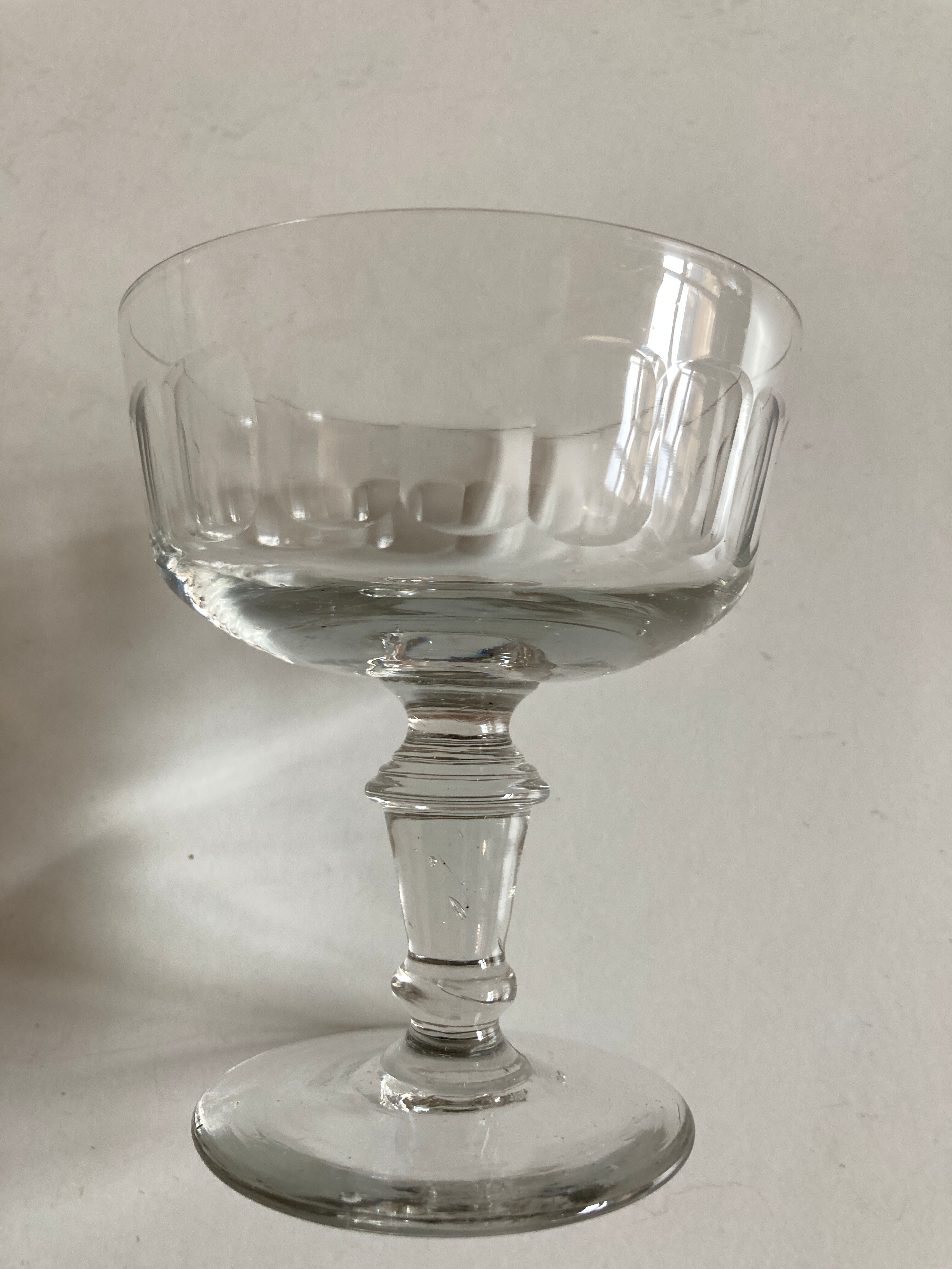Set of 8 19th crystal crystal glasses with matching flat ribs