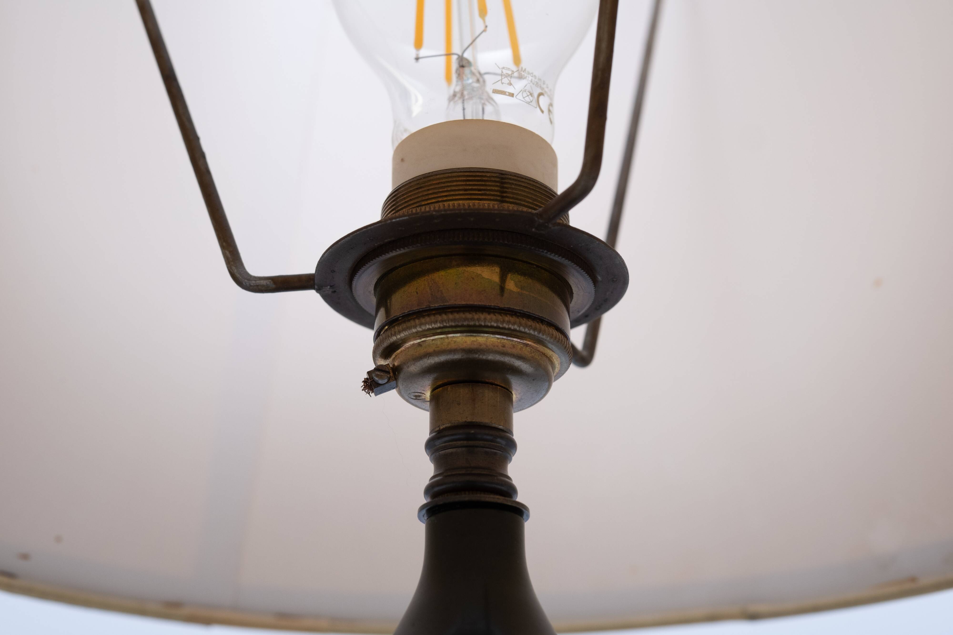 Beautiful metal green-painted tôle table lamp 1960s france