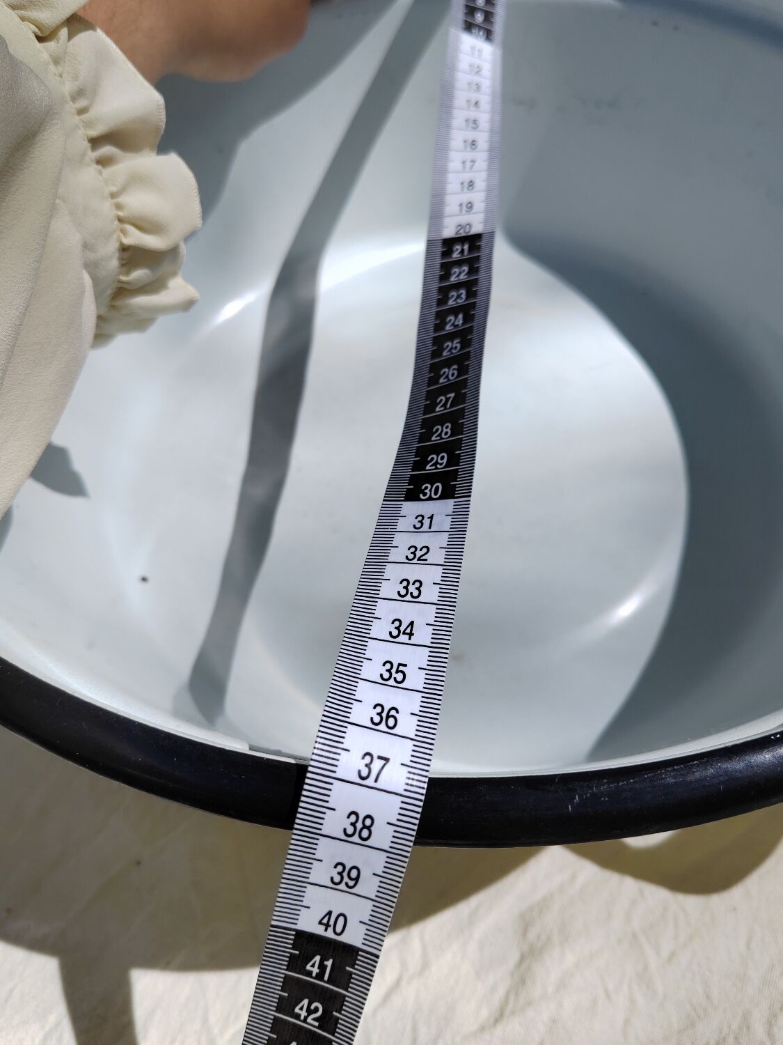 Yellow enamelled sheet metal basin 50/60s