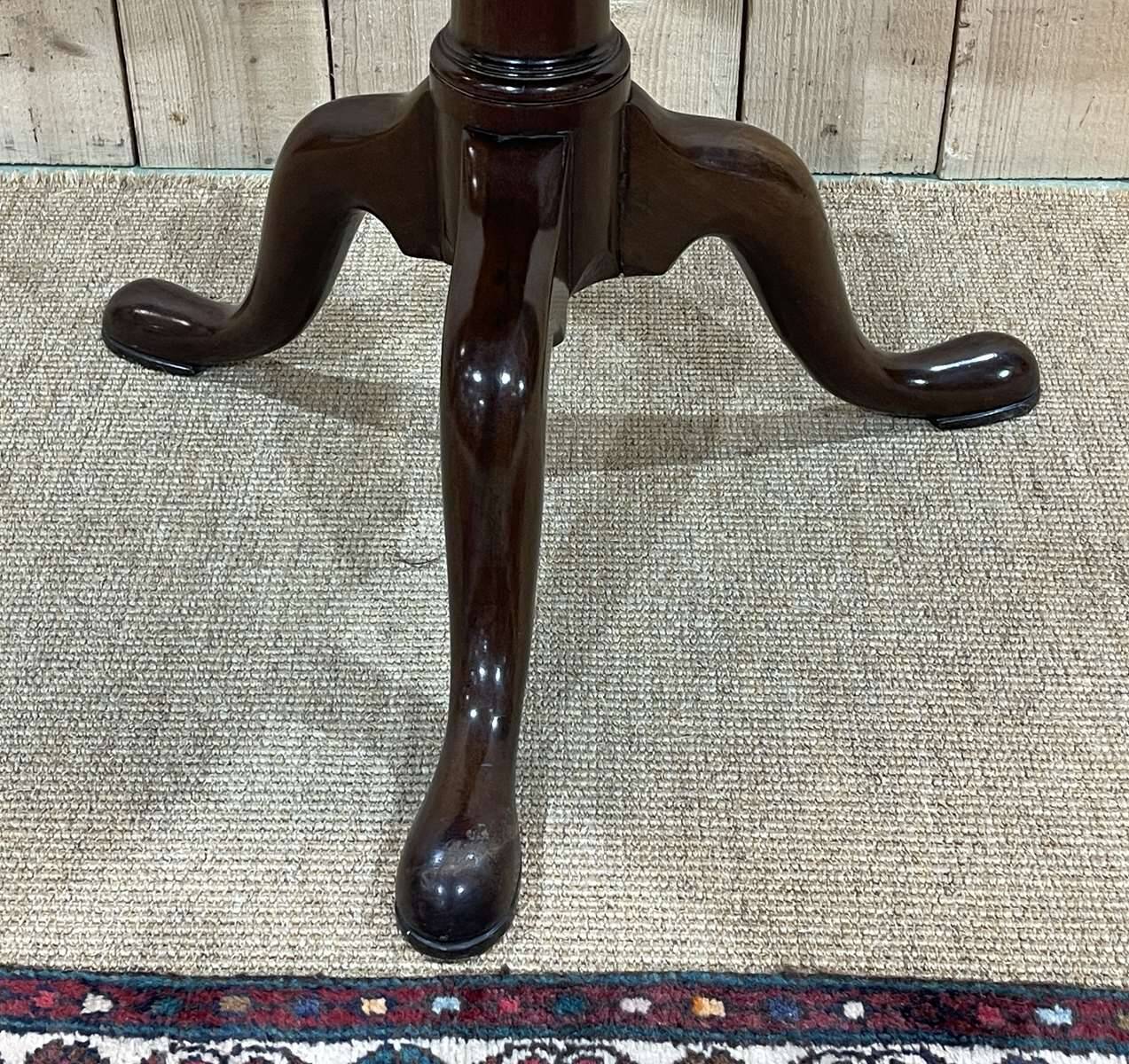 Victorian mahogany pedestal table 19th century