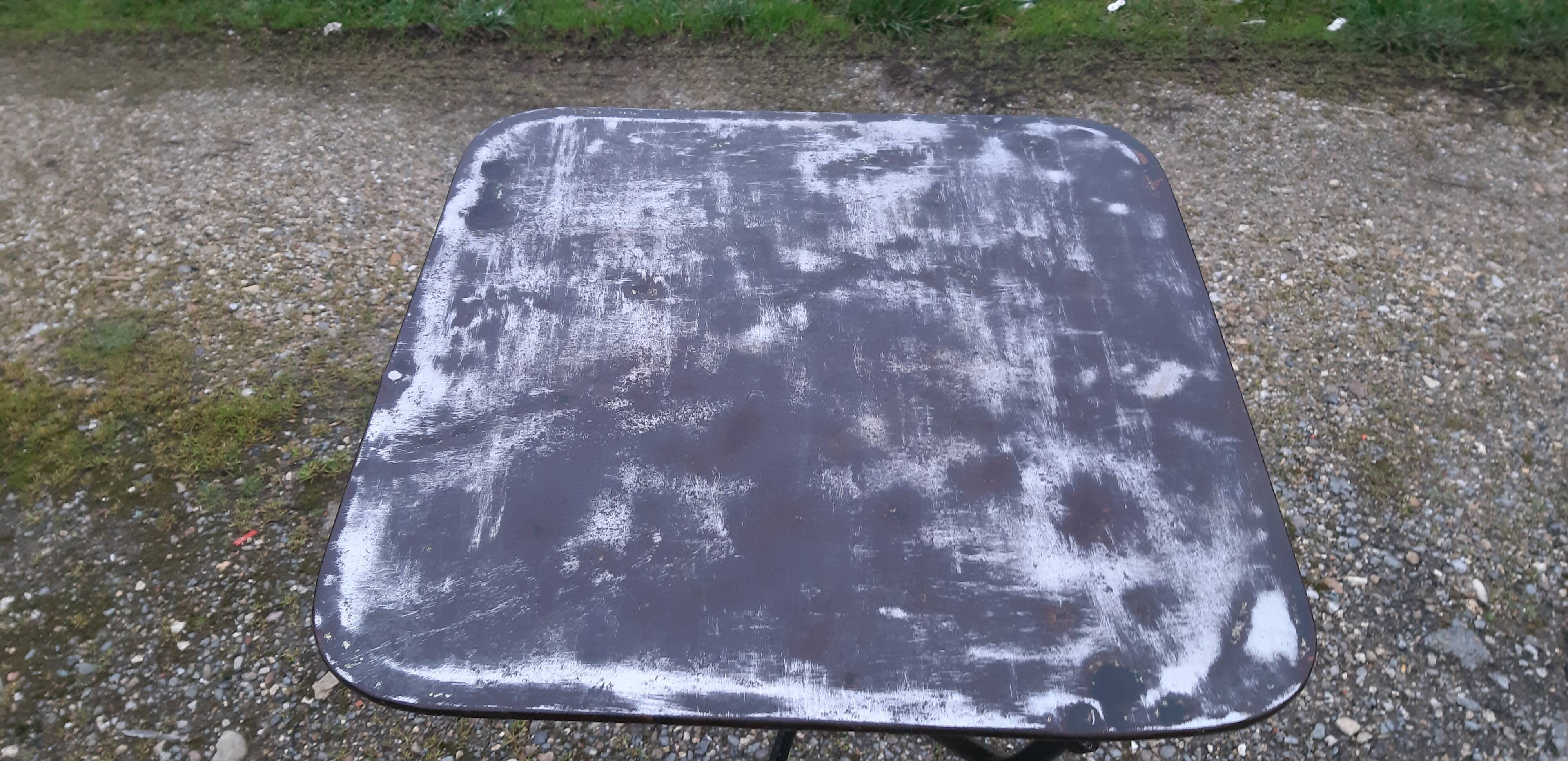 Bistro table 1900 in wrought iron