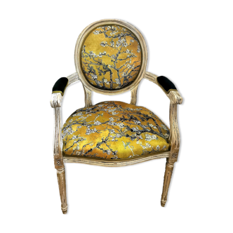 Medallion style chair