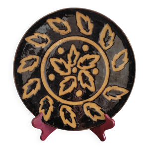 Plat en terre cuite vernissée