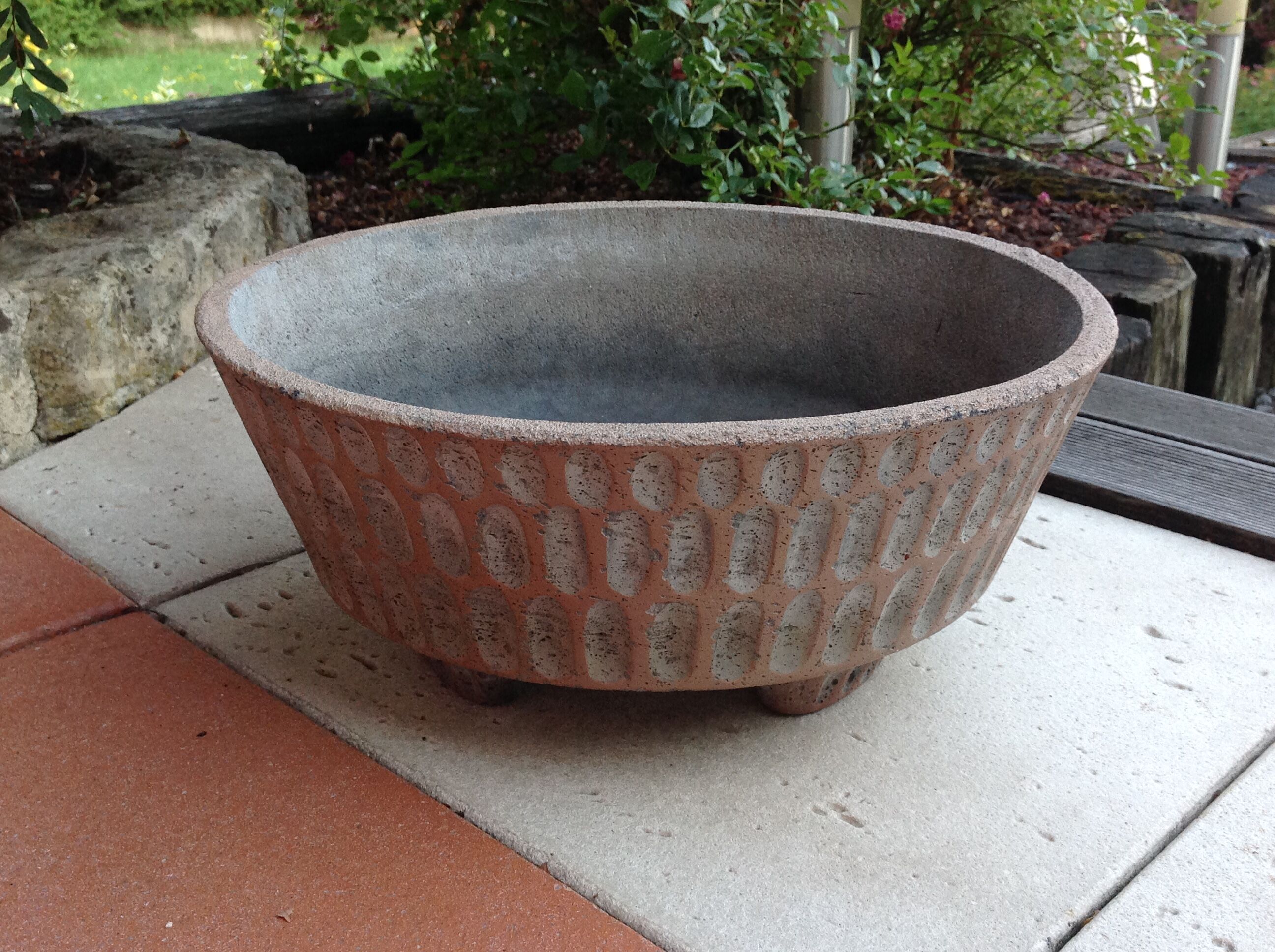 Round planter vintage concrete structured 60, 70s