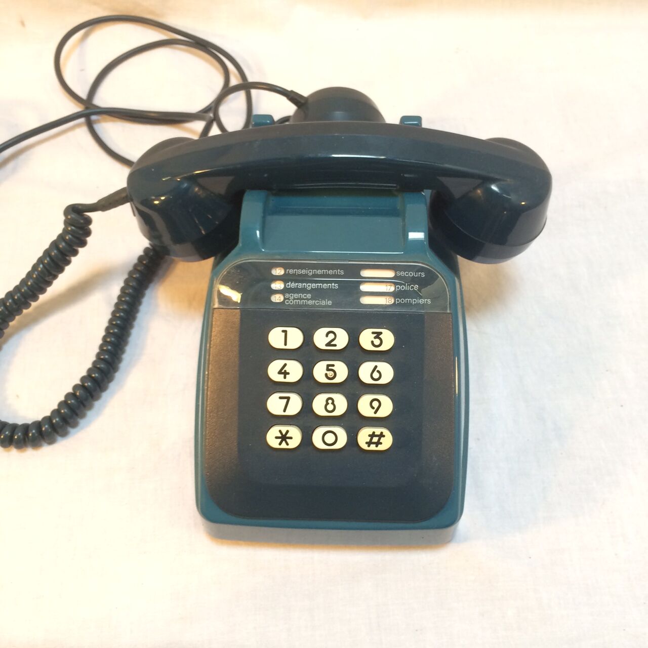 Socotel S63 vintage phone with keys 80
