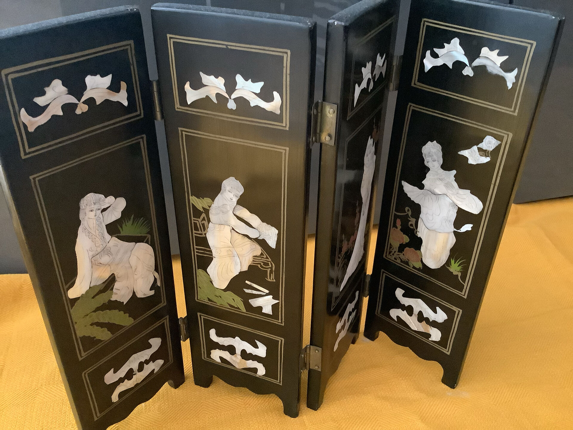 Mini Chinese folding screen Lacquered wood + inlays