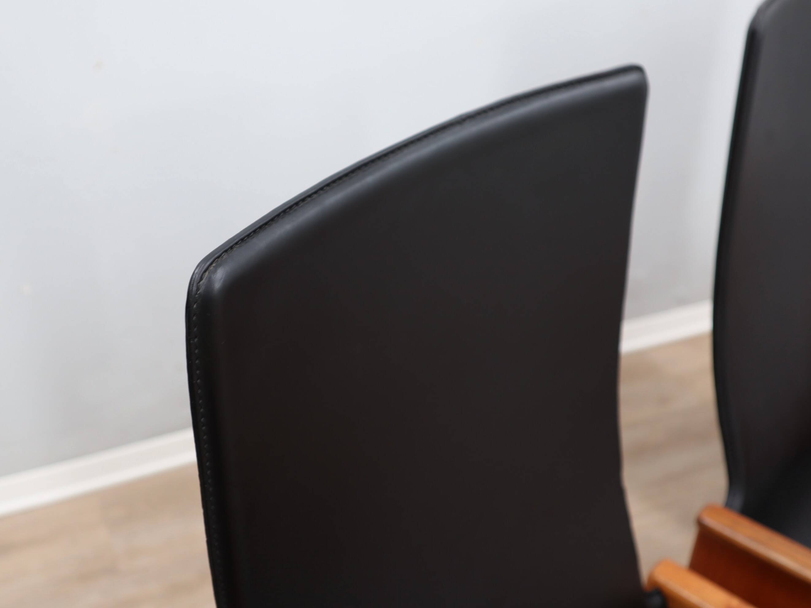 Set of 4 Segesta walnut and black letaher chairs Stildomus 1970s