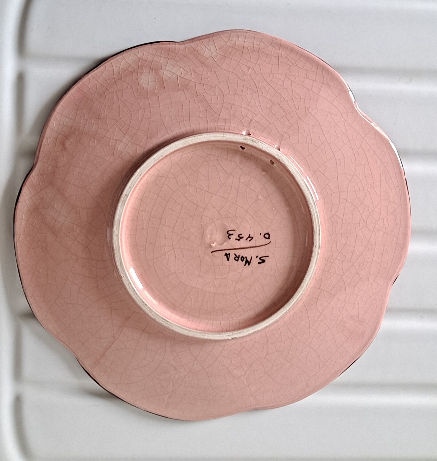 Flat plate cracked flowery