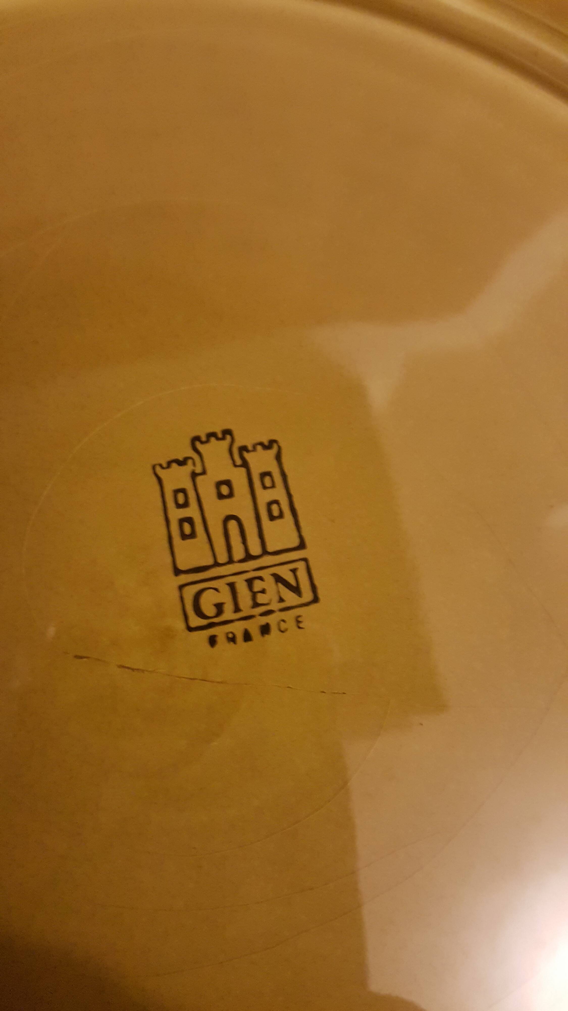 Gien Barbotine earthenware pie dish