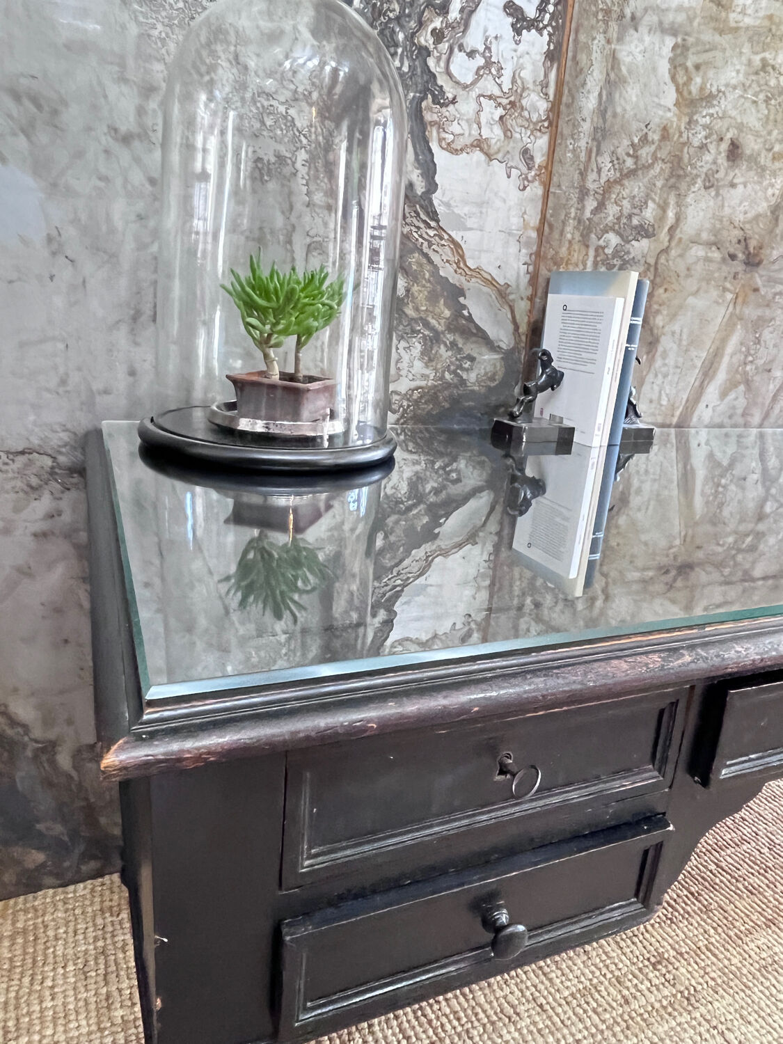 Bureau XIXeme laqué noir et sous main verre biseauté