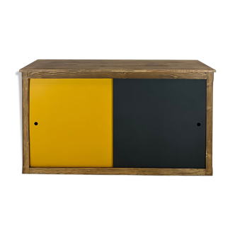 Yellow and black row with 2 sliding doors
