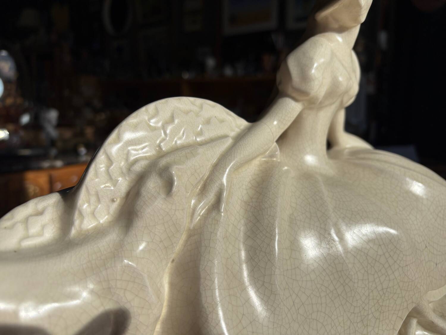 Grande sculpture Art Déco signée Lejan – Dame au lévrier