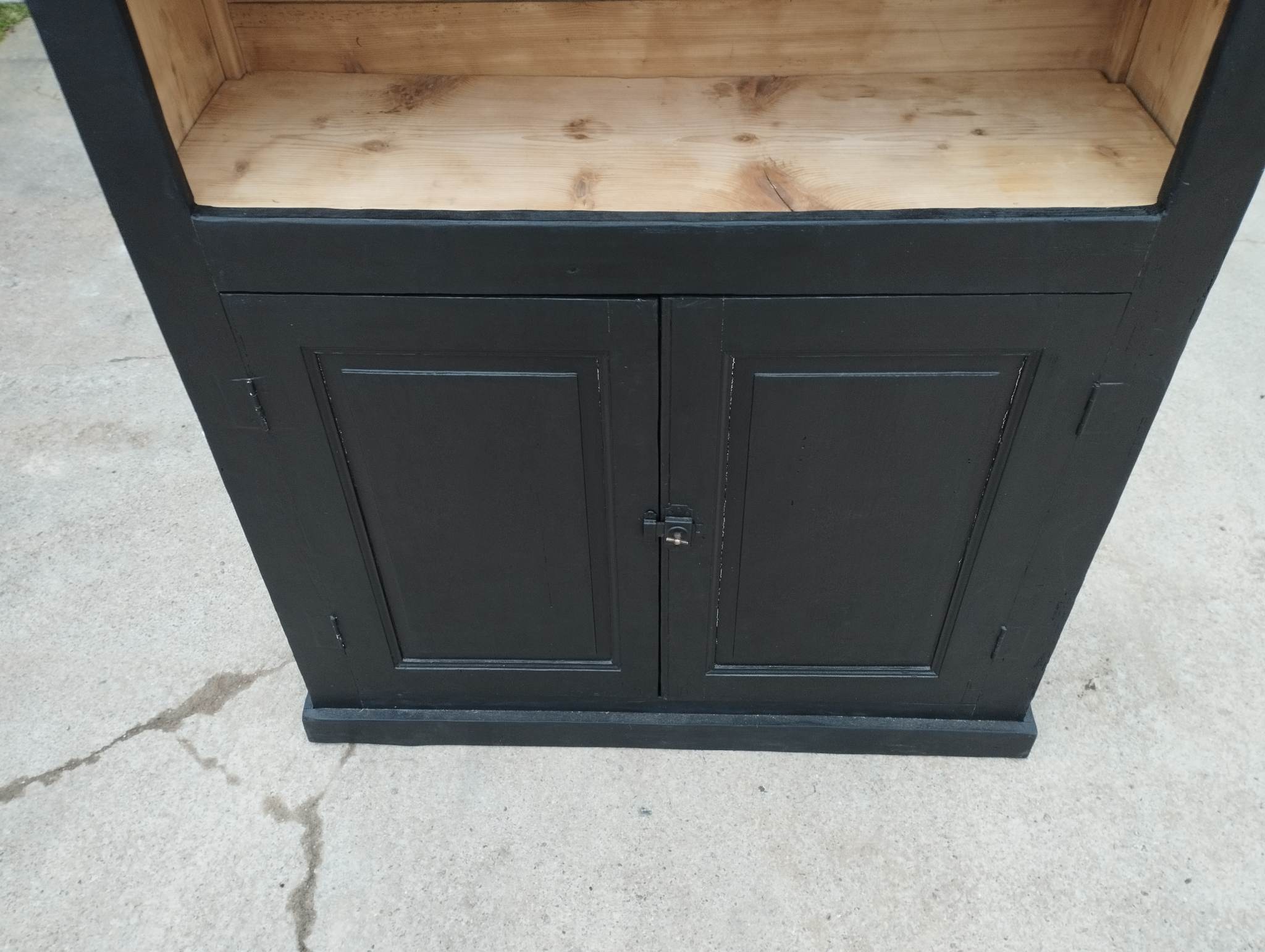 High cabinet with lighting