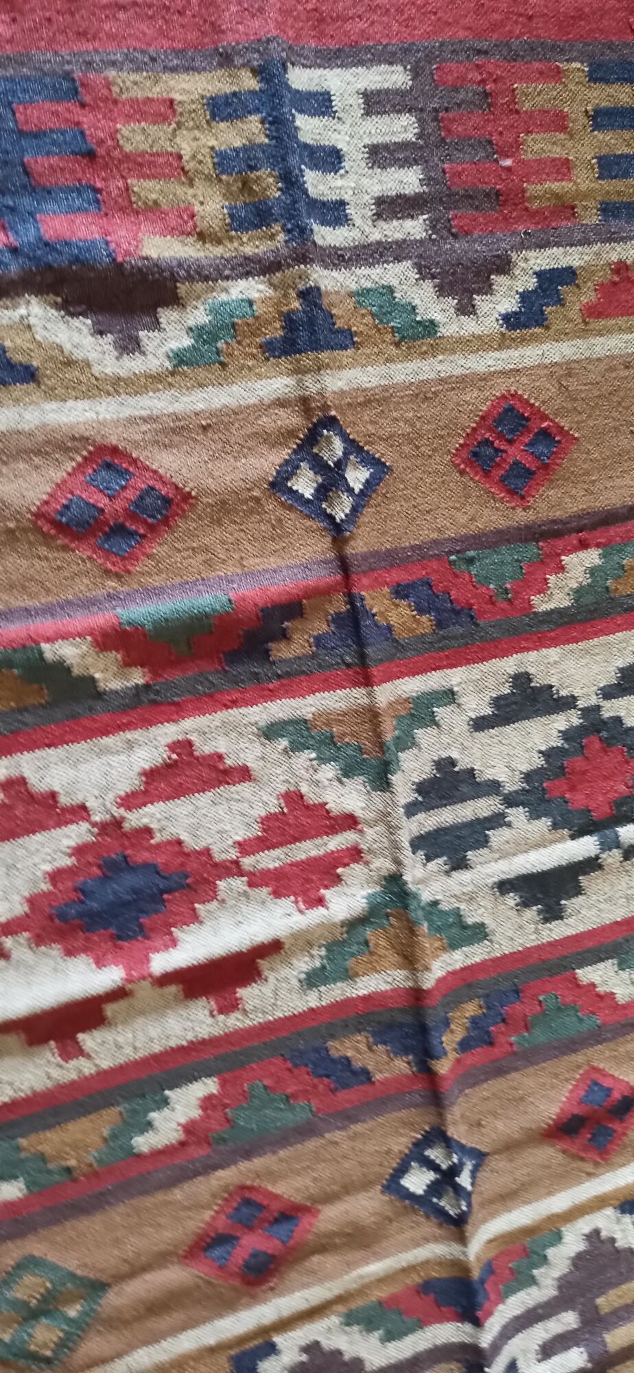 Kilim carpet in burlap and cotton. 120cm x 190cm