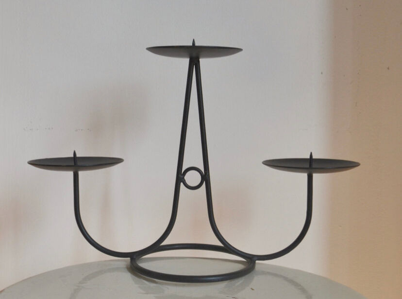 Minimalist style three-spoke candlestick or candle holder